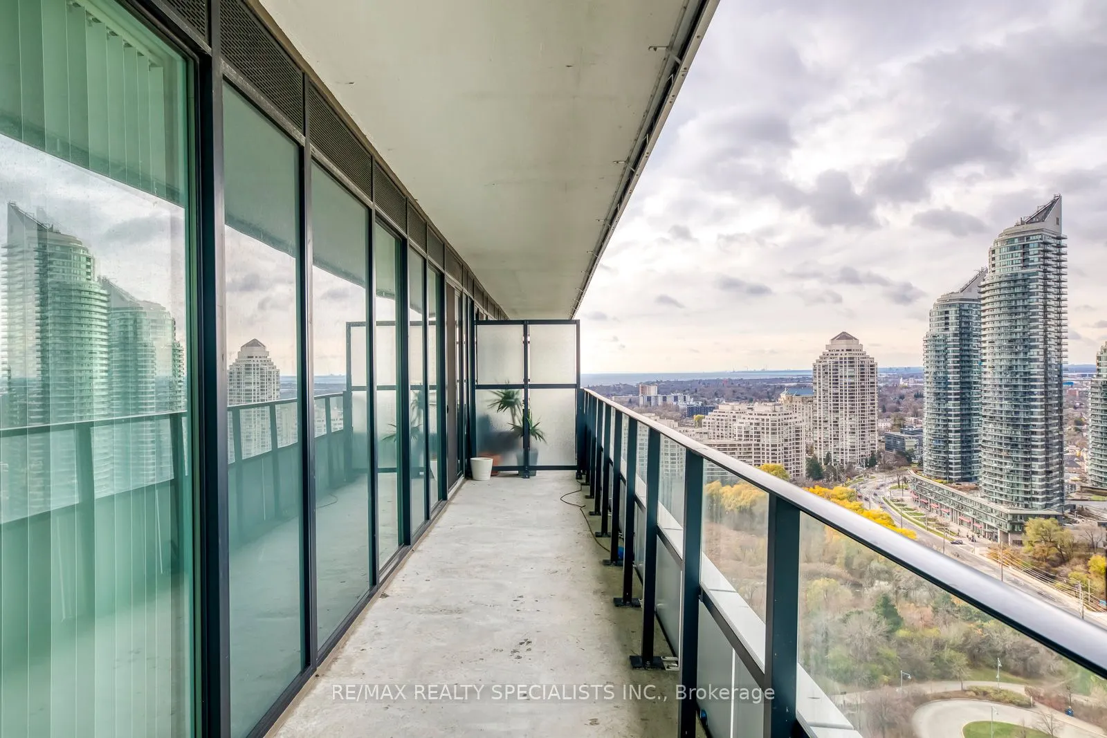 20 Shore Breeze Drive, #2304