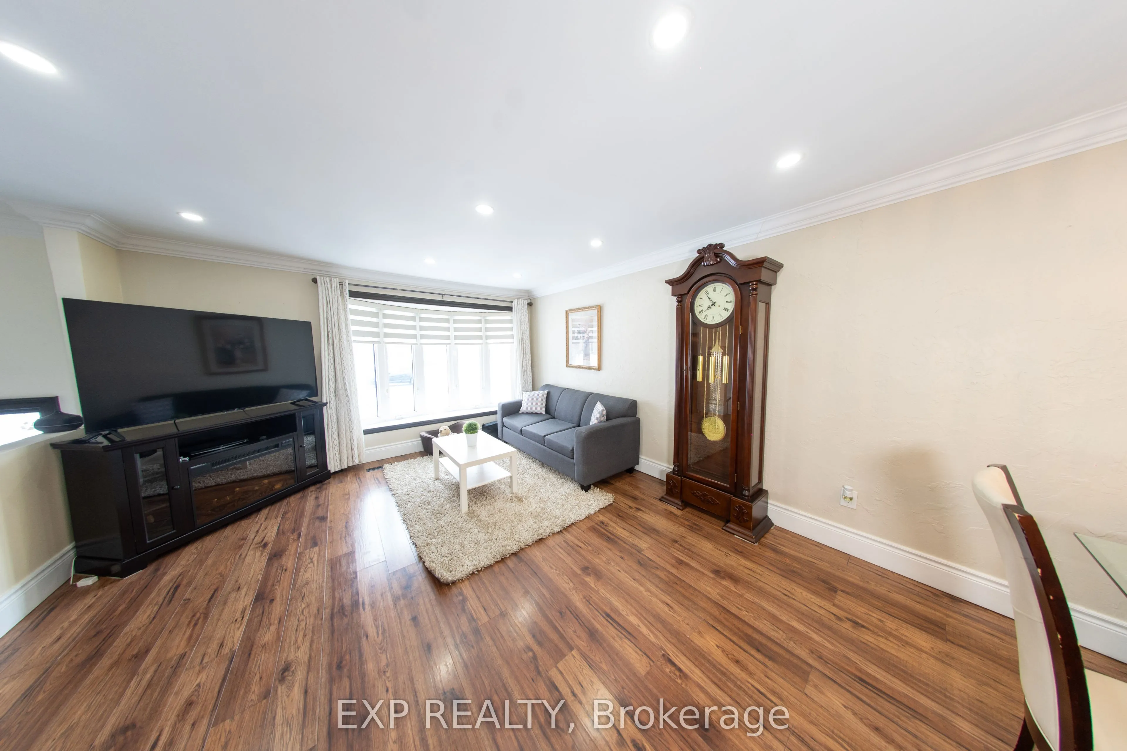 77 Burbank Crescent