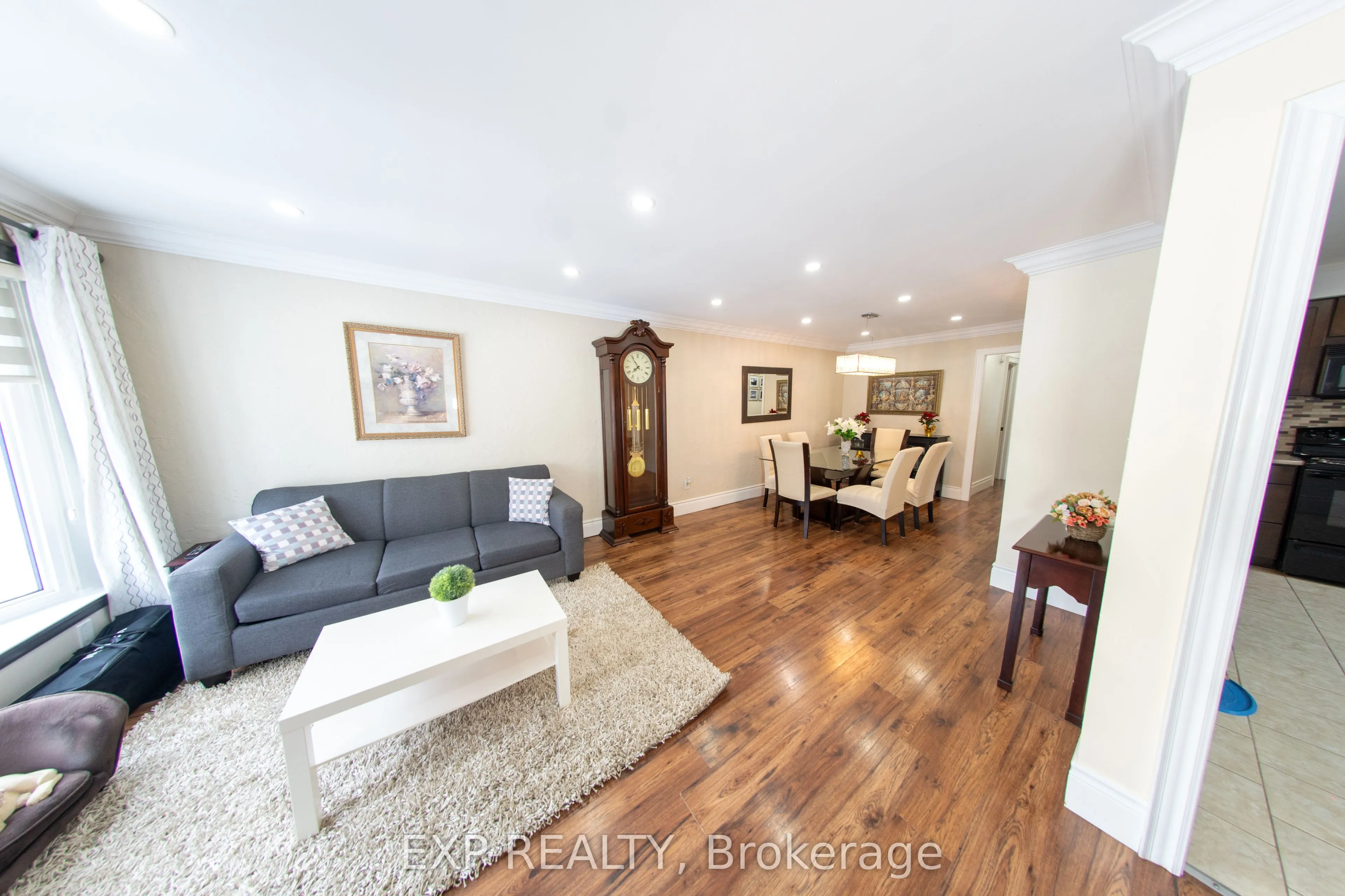 77 Burbank Crescent