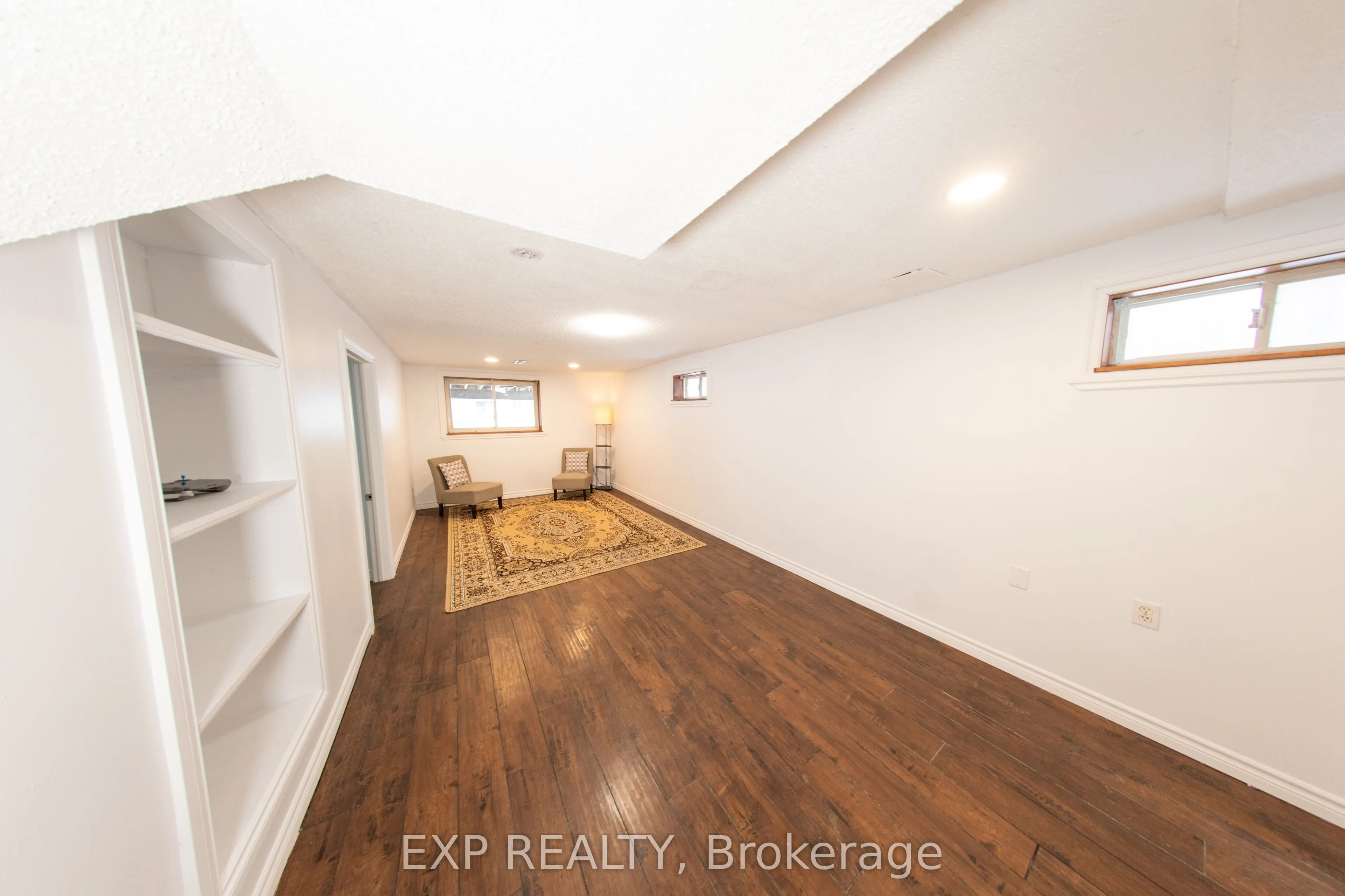 77 Burbank Crescent