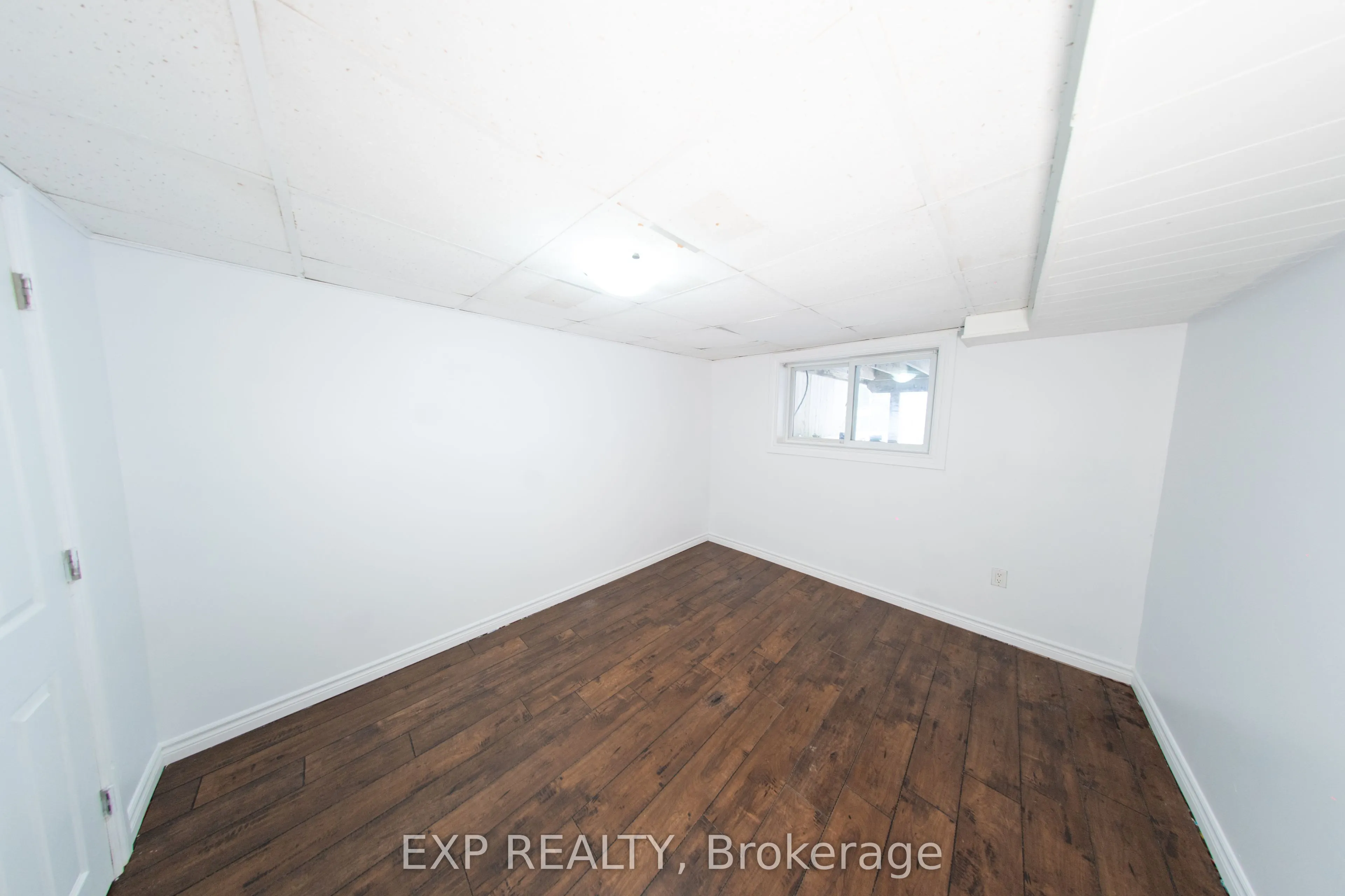 77 Burbank Crescent