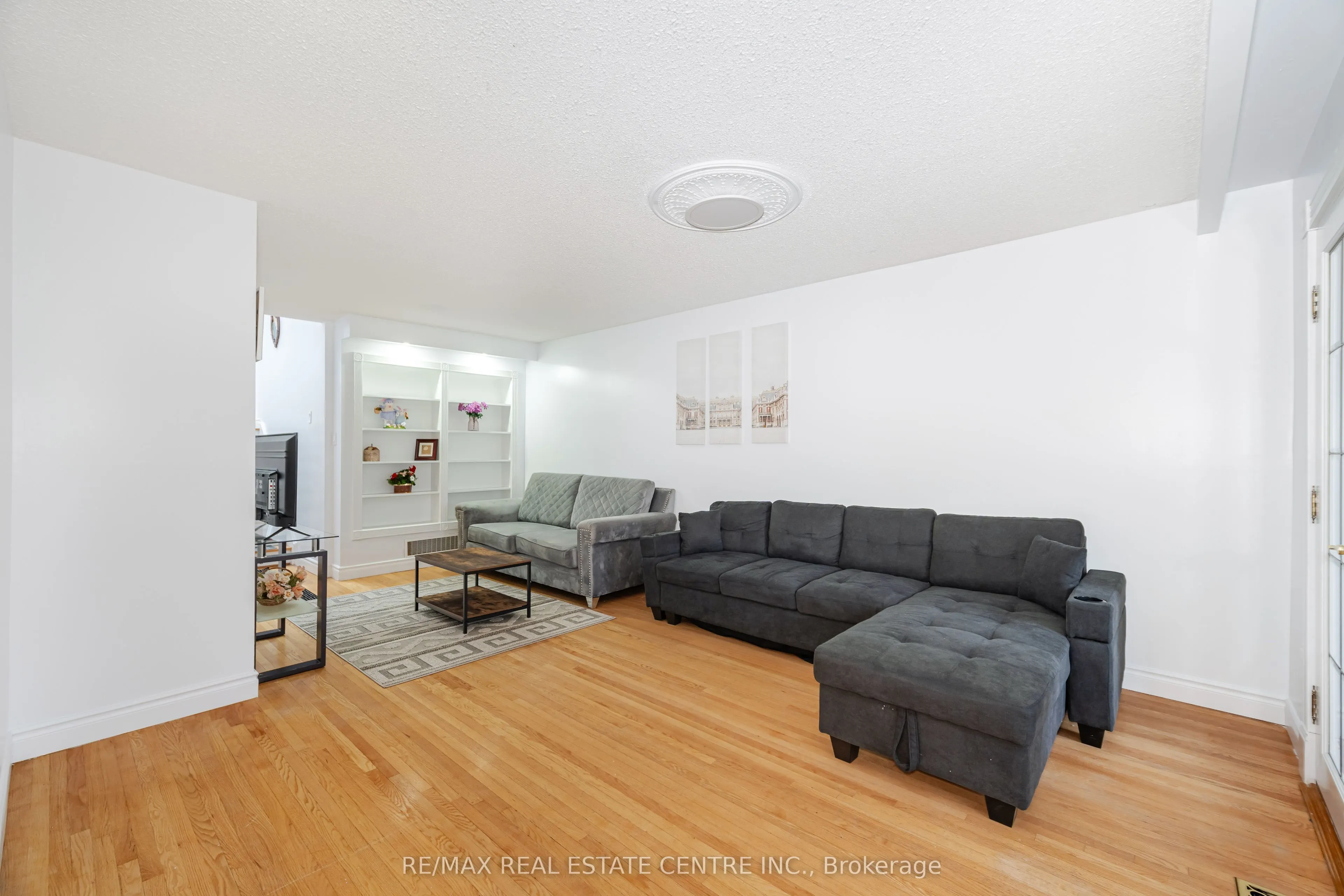 4062 Dunmow Crescent