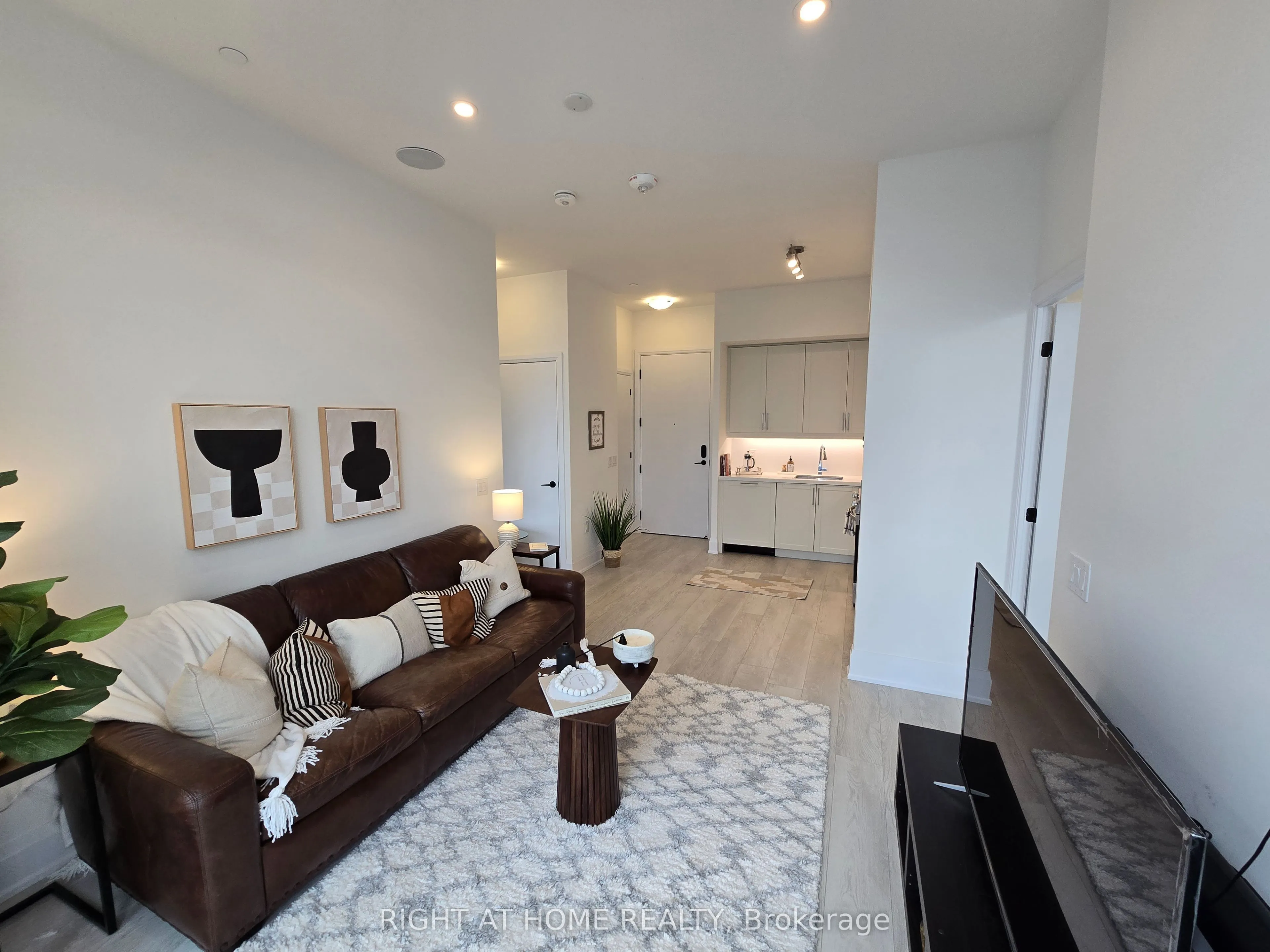2450 Old Bronte Road, #833