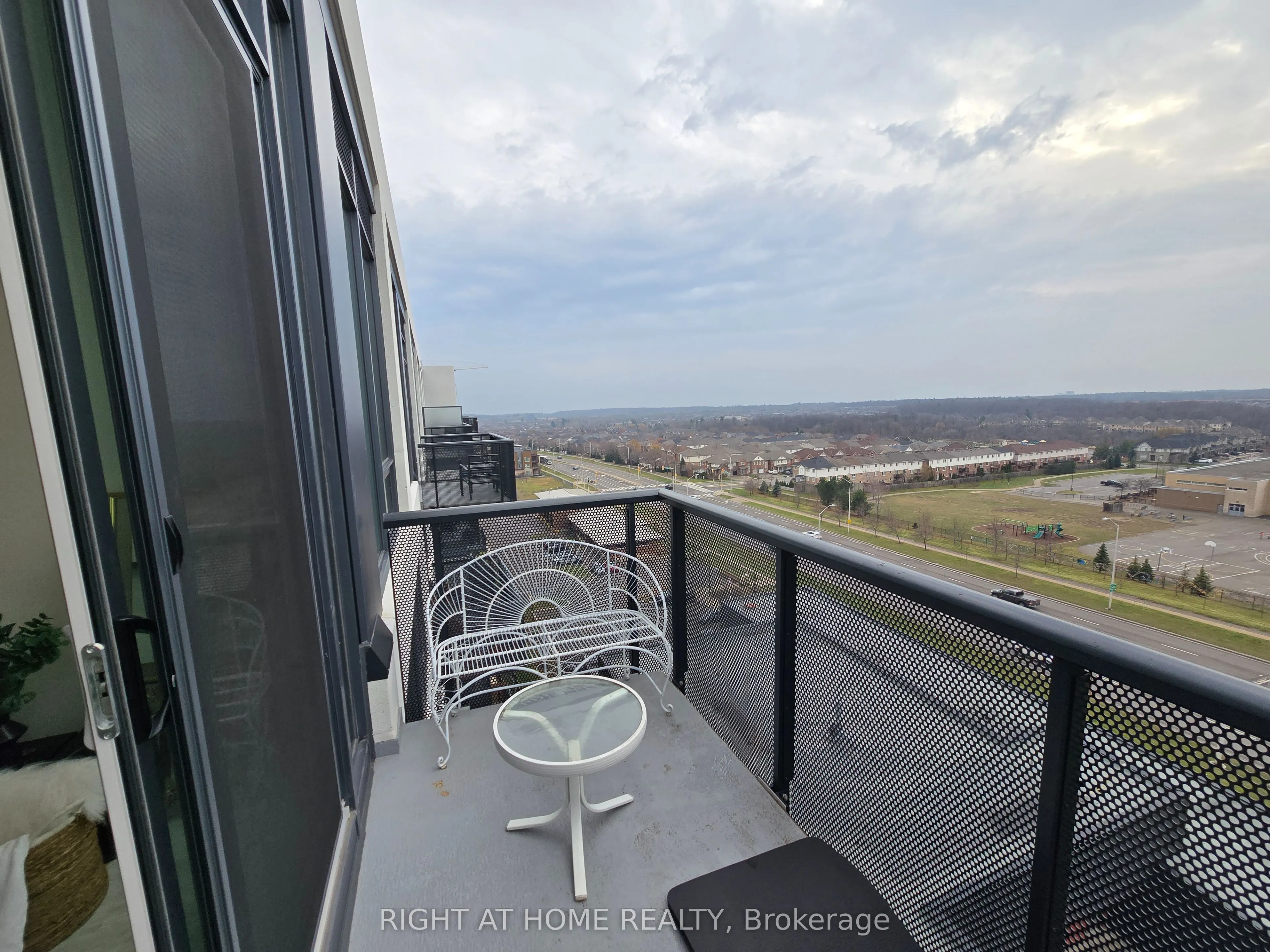 2450 Old Bronte Road, #833