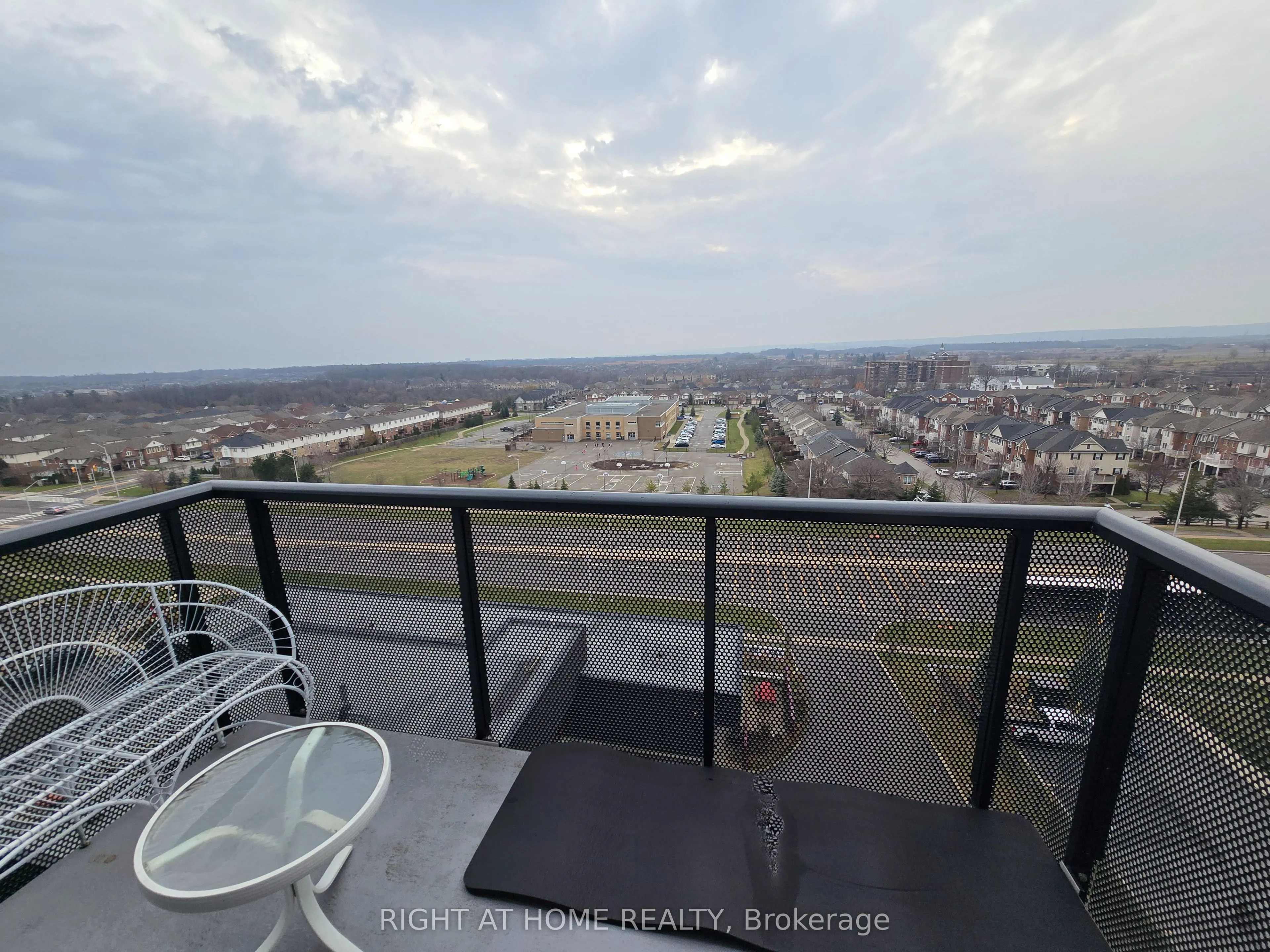 2450 Old Bronte Road, #833