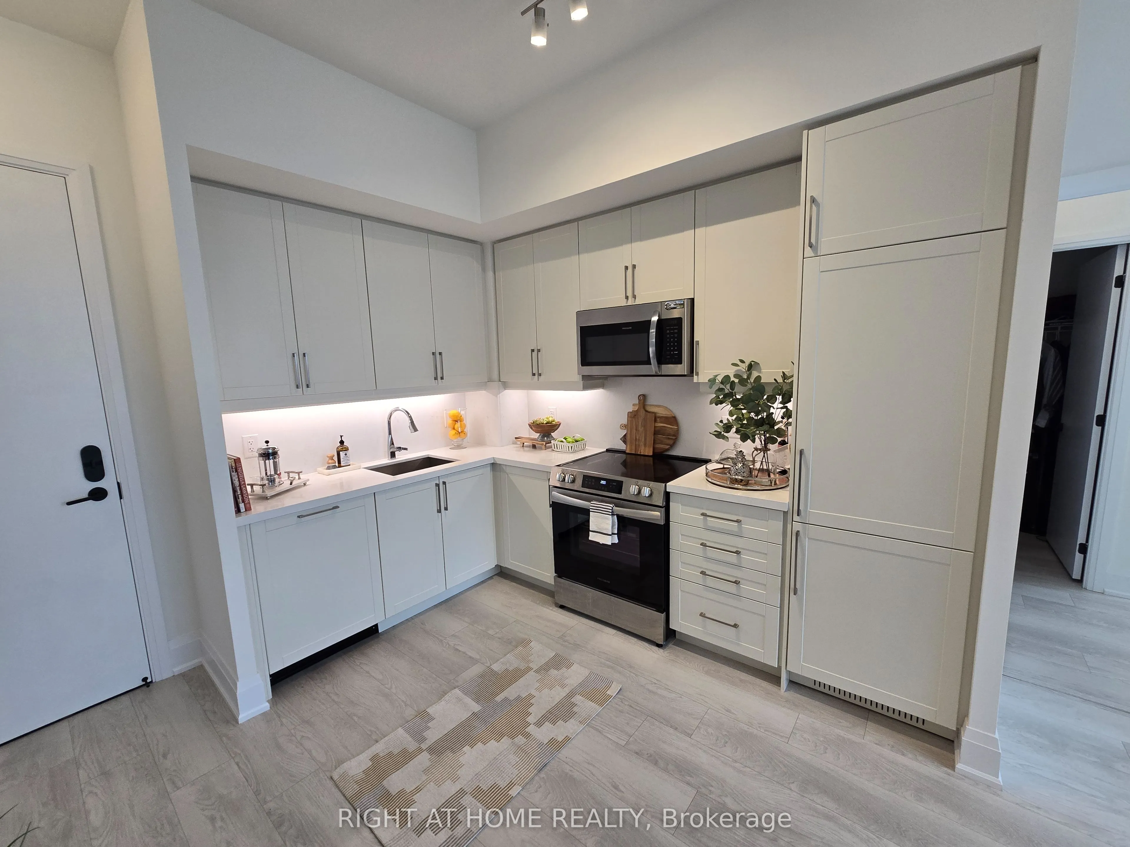 2450 Old Bronte Road, #833