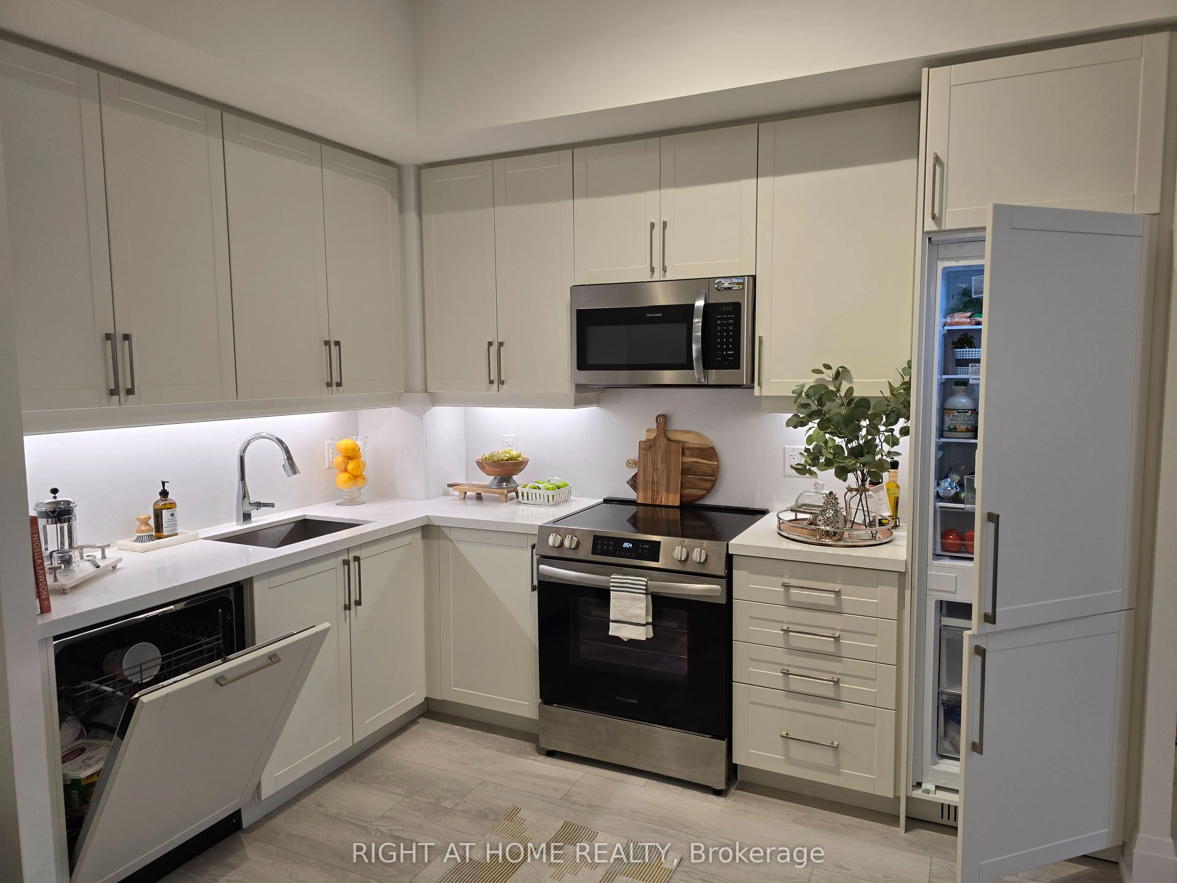 2450 Old Bronte Road, #833