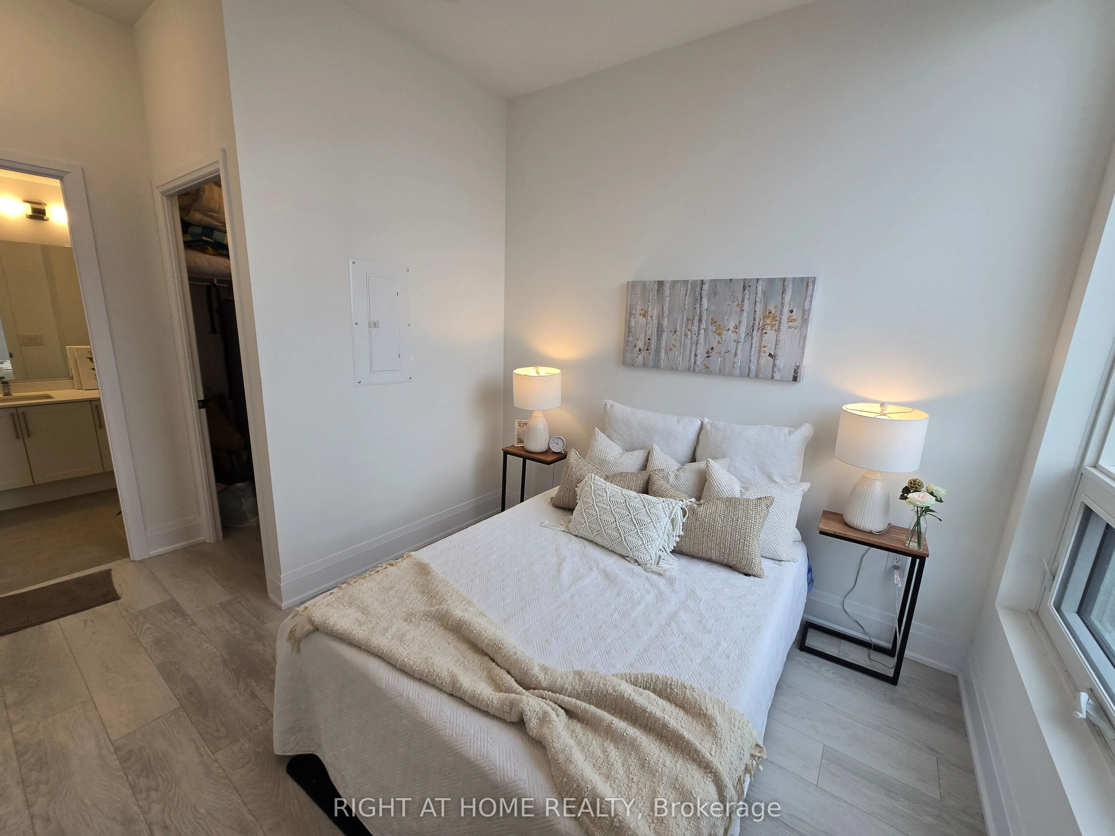 2450 Old Bronte Road, #833