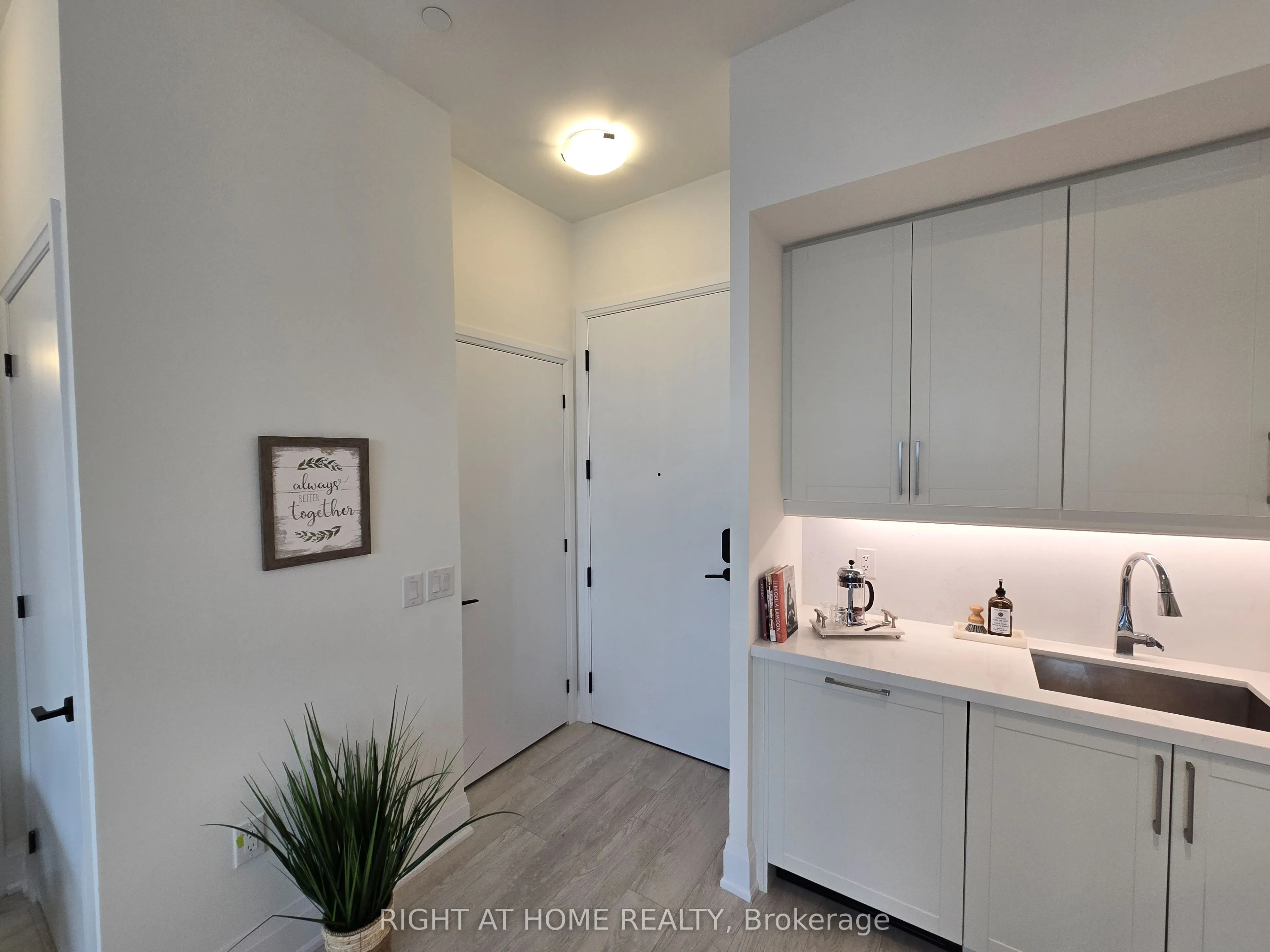 2450 Old Bronte Road, #833