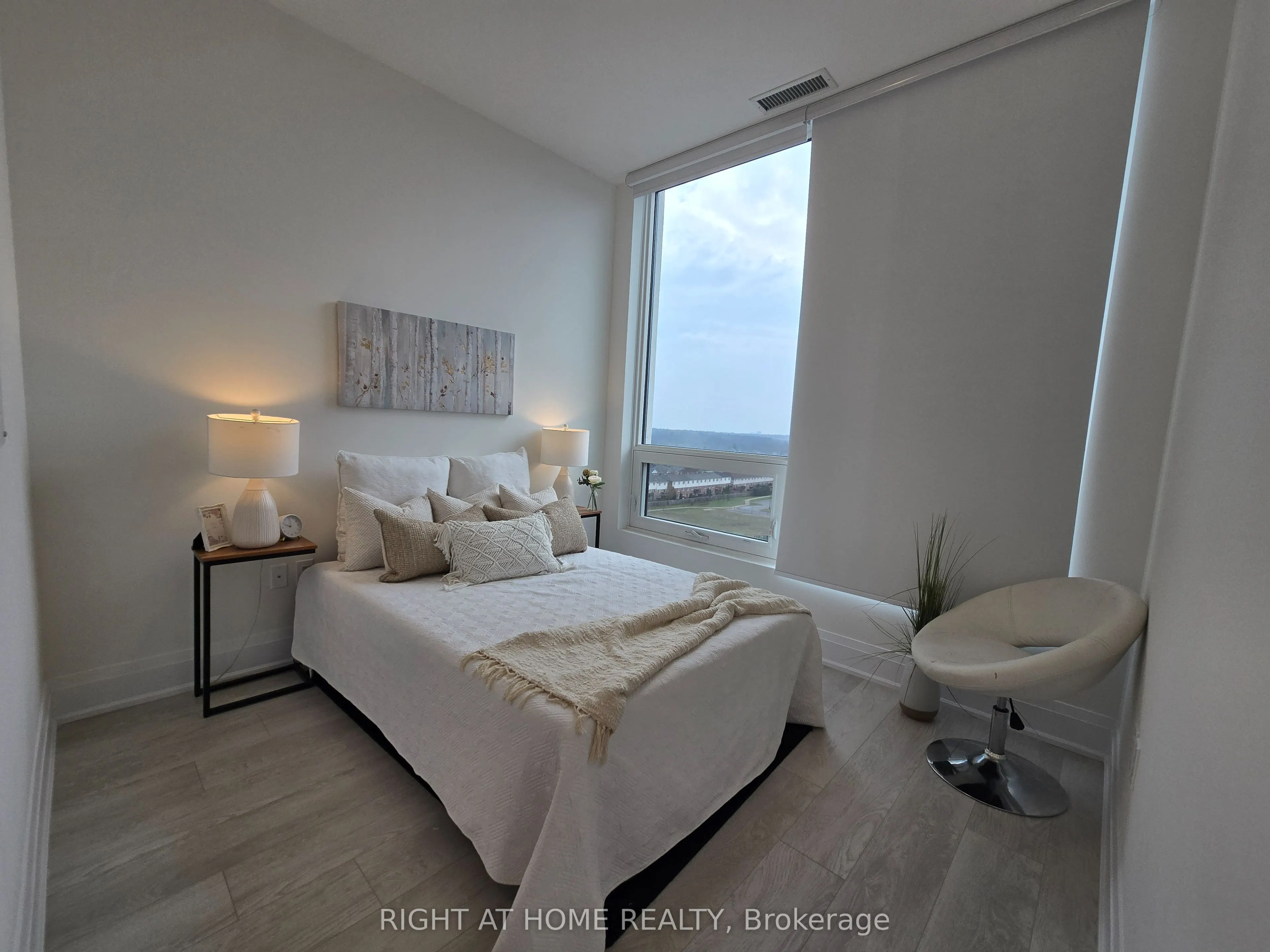 2450 Old Bronte Road, #833