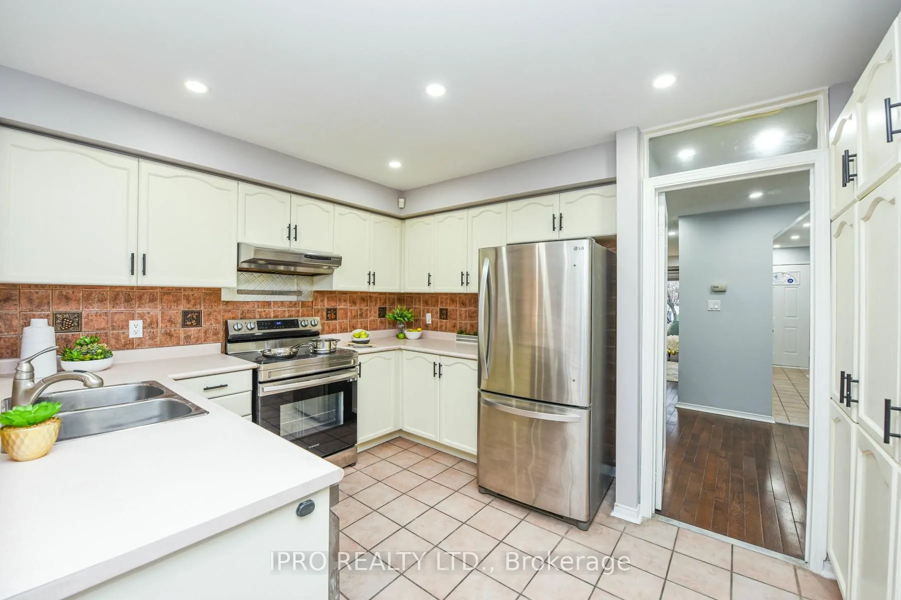 22 Desert Sand Drive