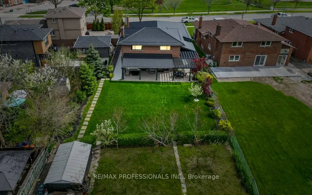 182 Gracefield Avenue