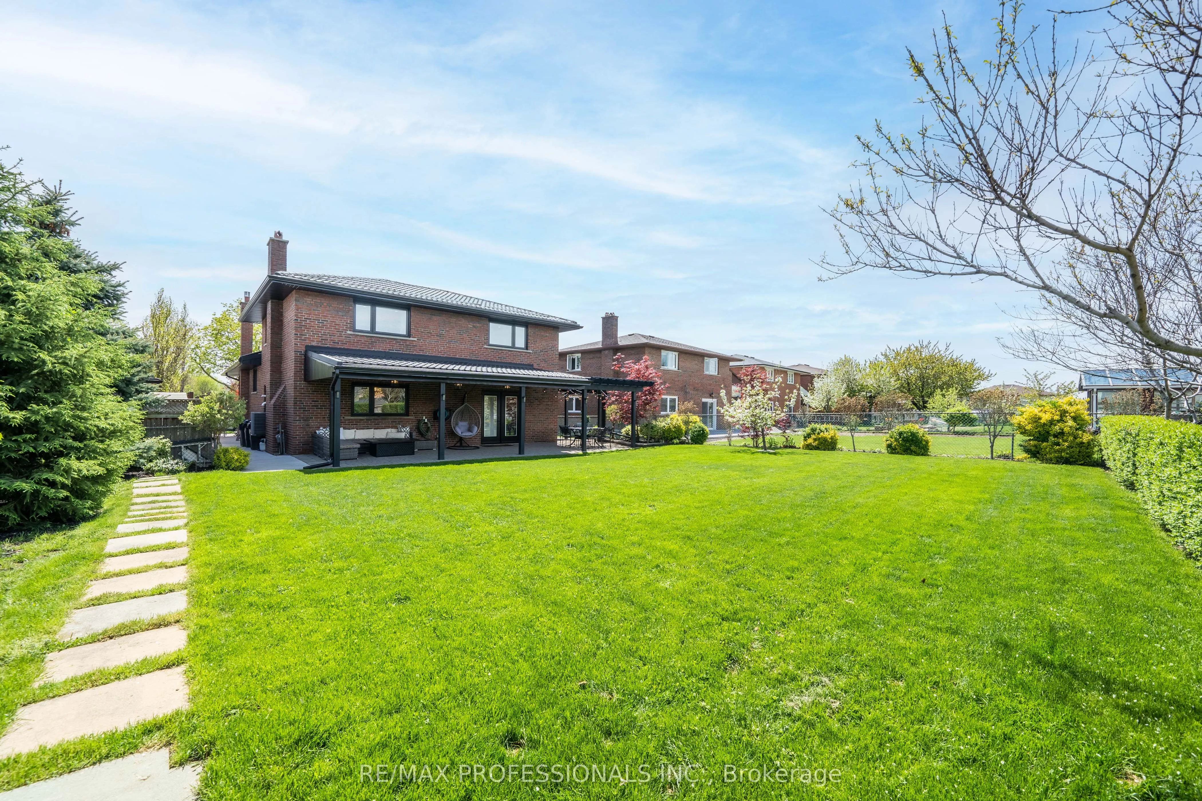 182 Gracefield Avenue