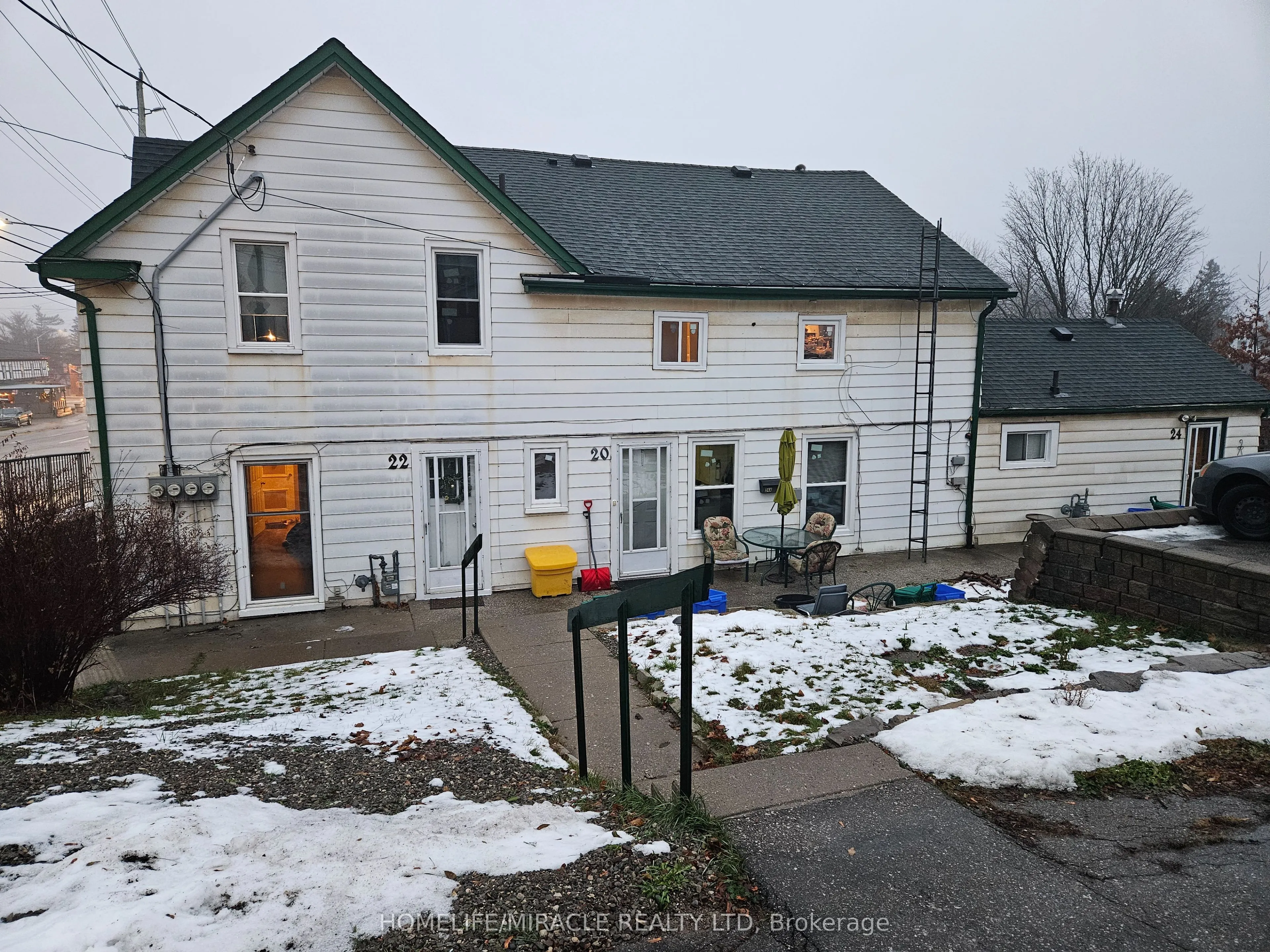 24 Main Street N