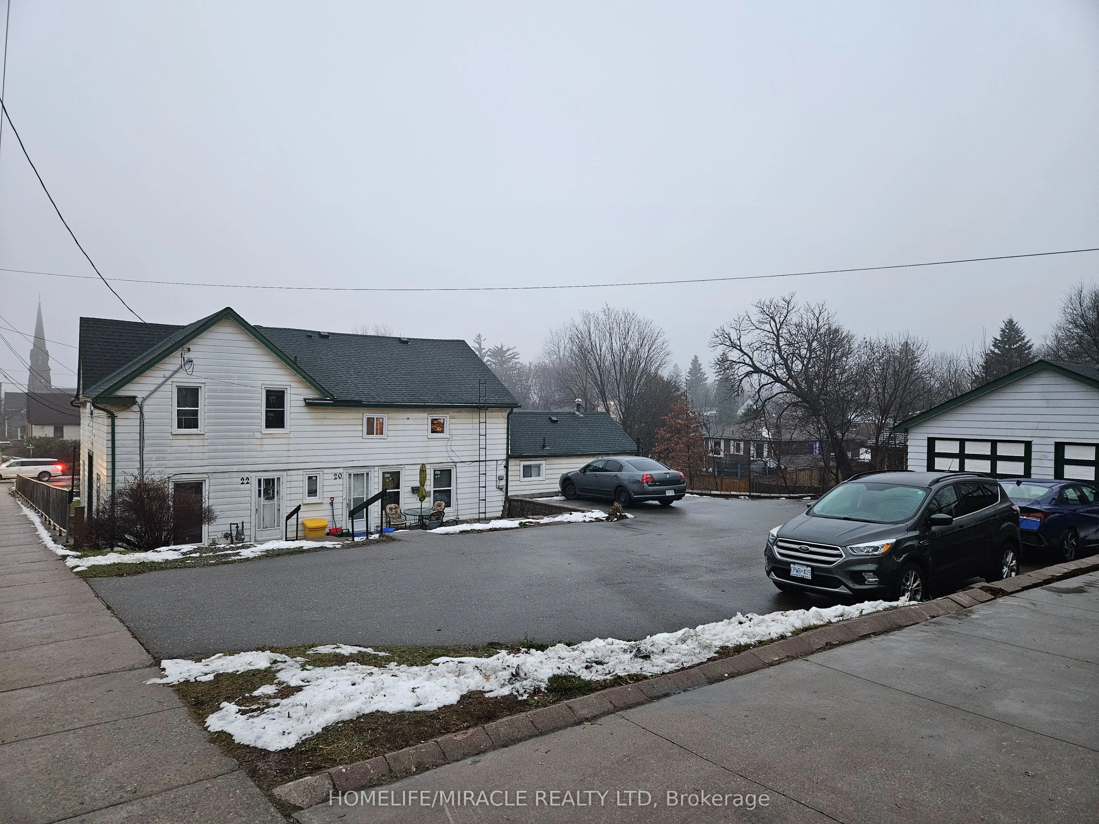 24 Main Street N