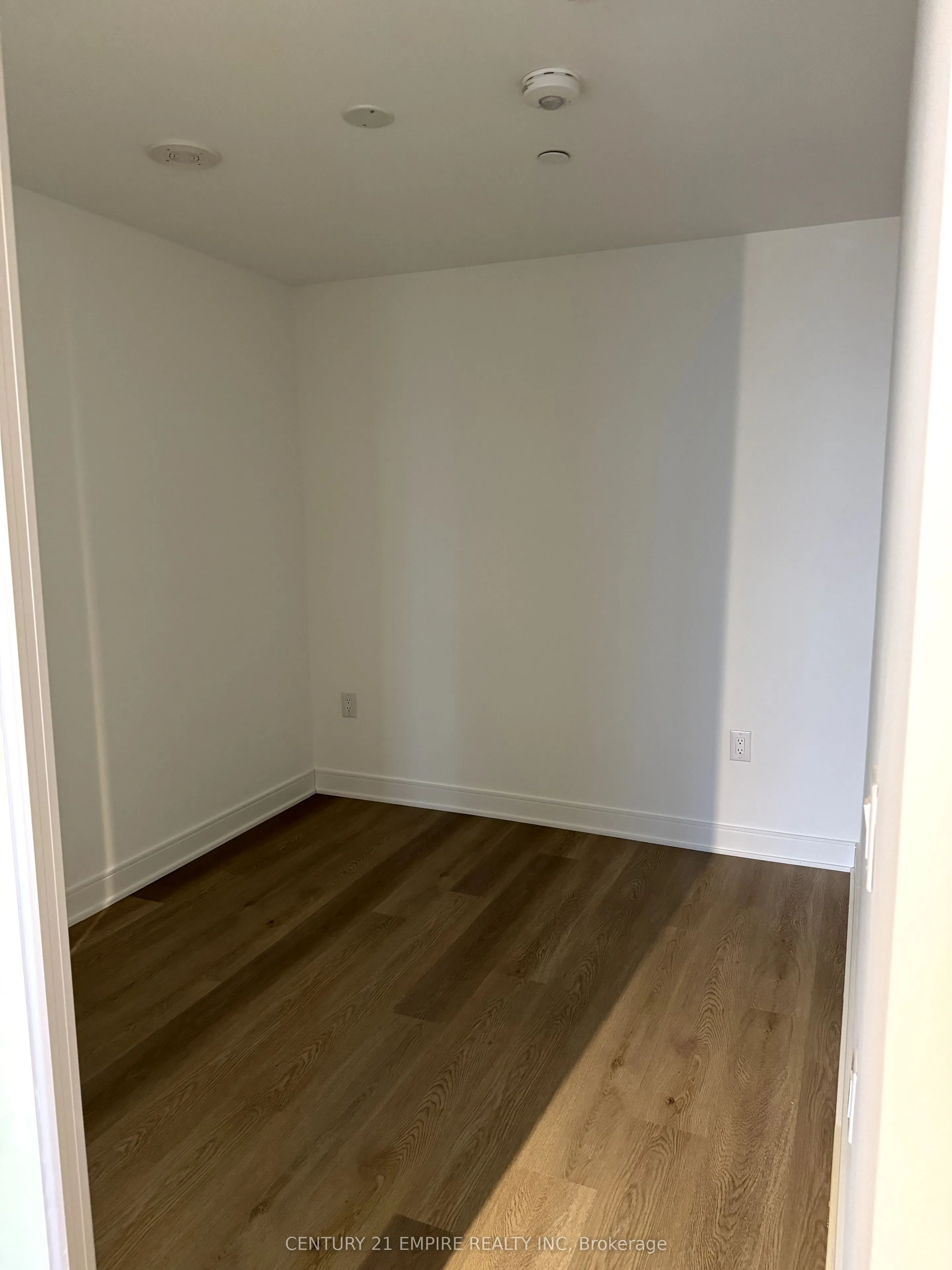 86 Dundas Street E #1605