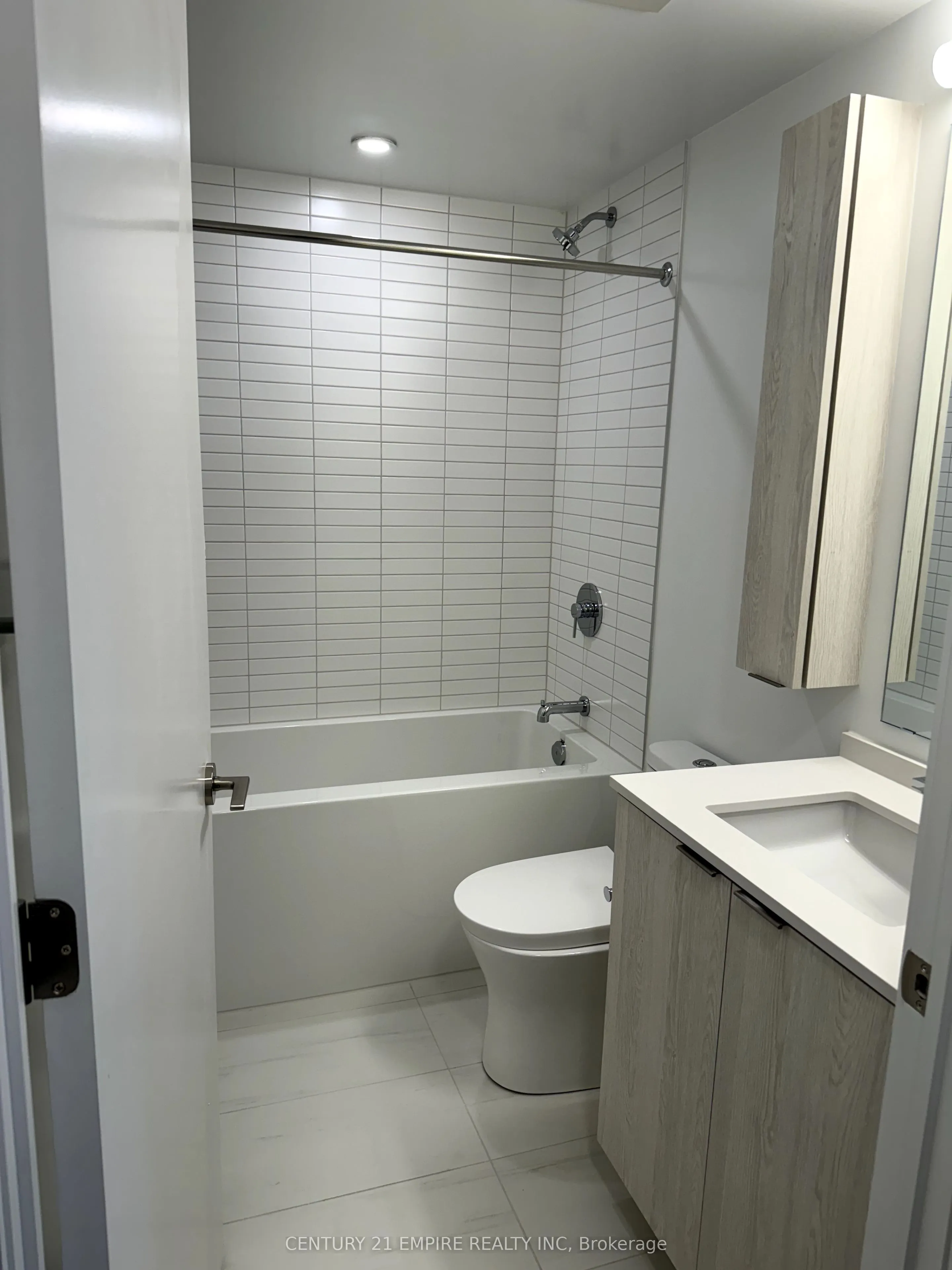86 Dundas Street E #1605