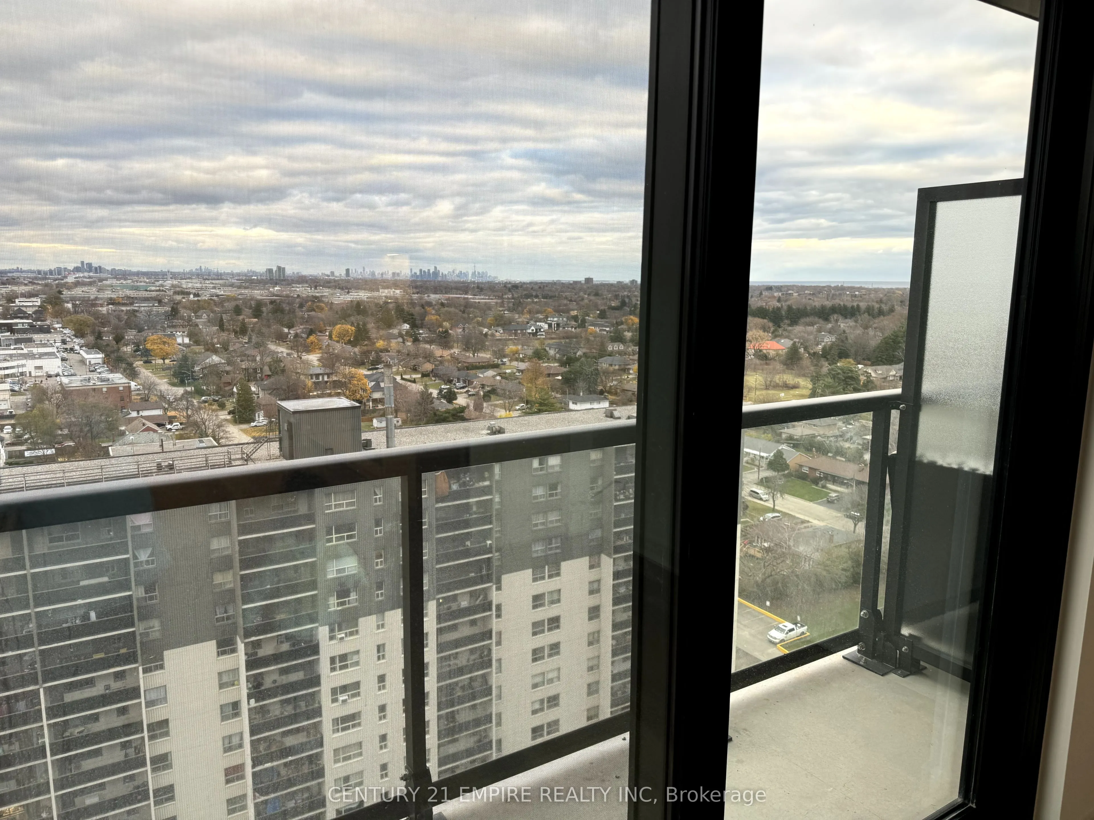 86 Dundas Street E #1605