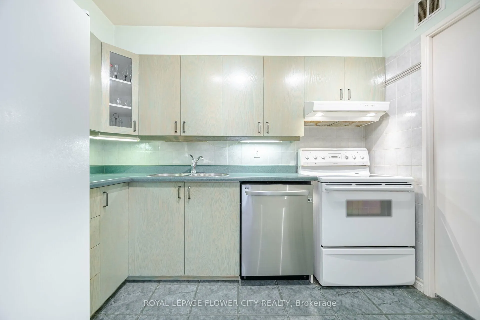 50 Elm Drive E, #706