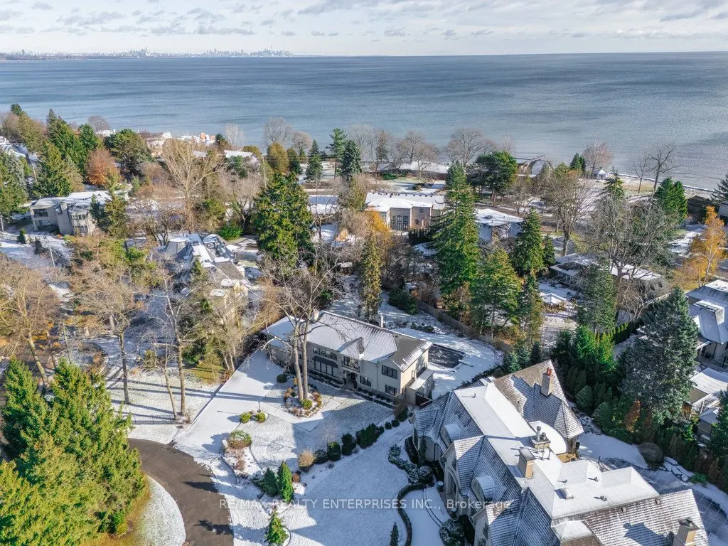 471 Country Club Crescent