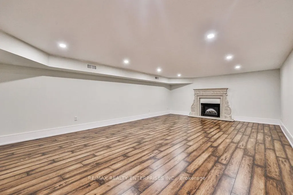 471 Country Club Crescent