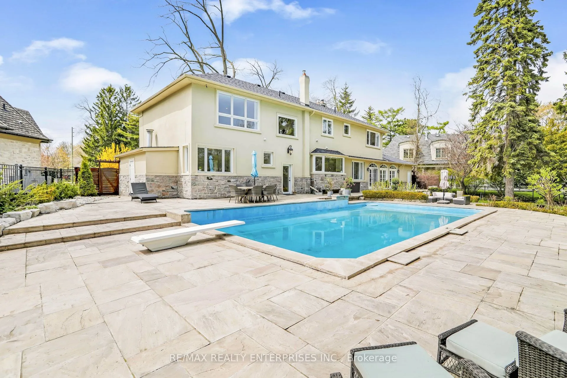 471 Country Club Crescent
