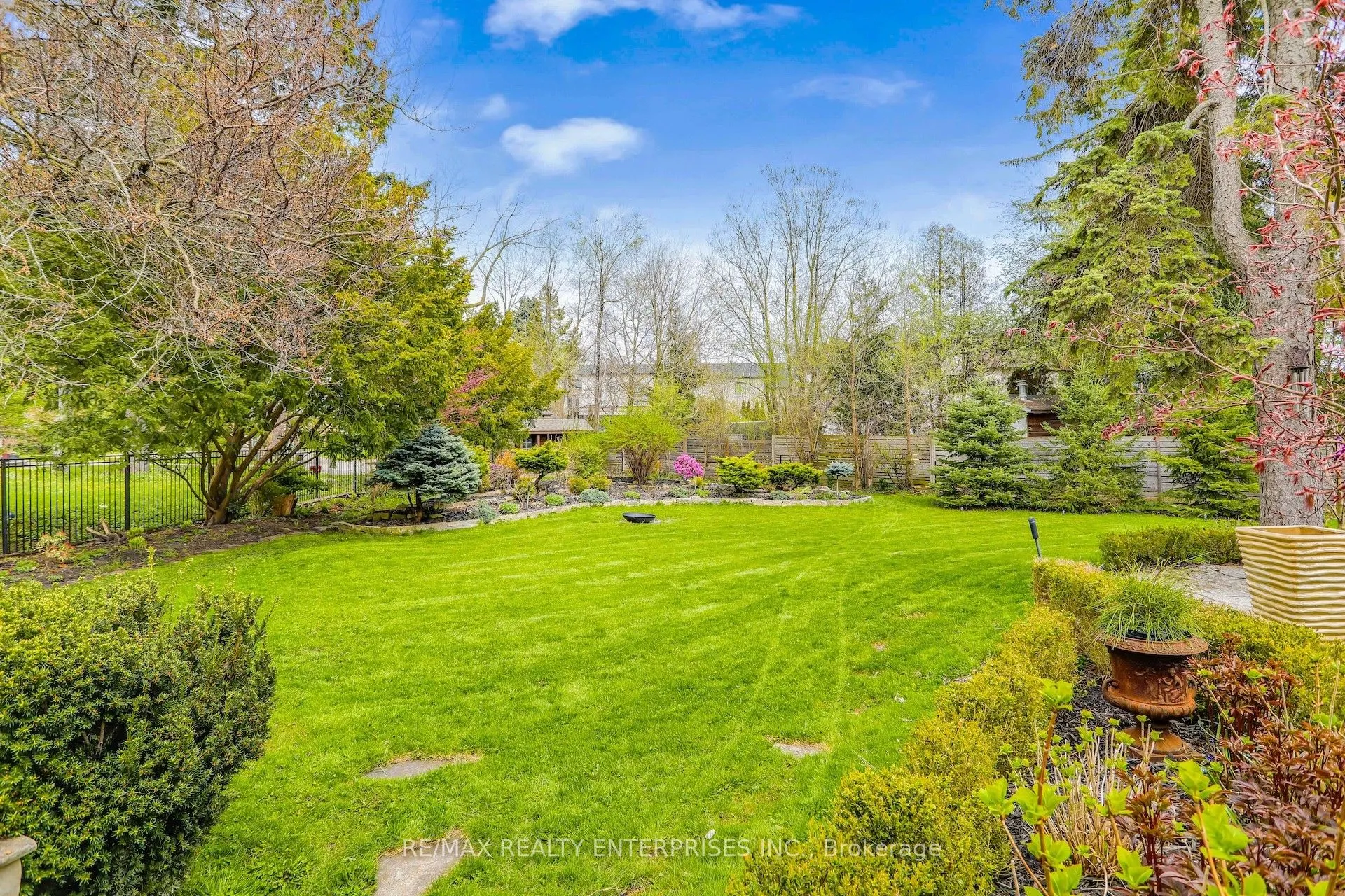 471 Country Club Crescent