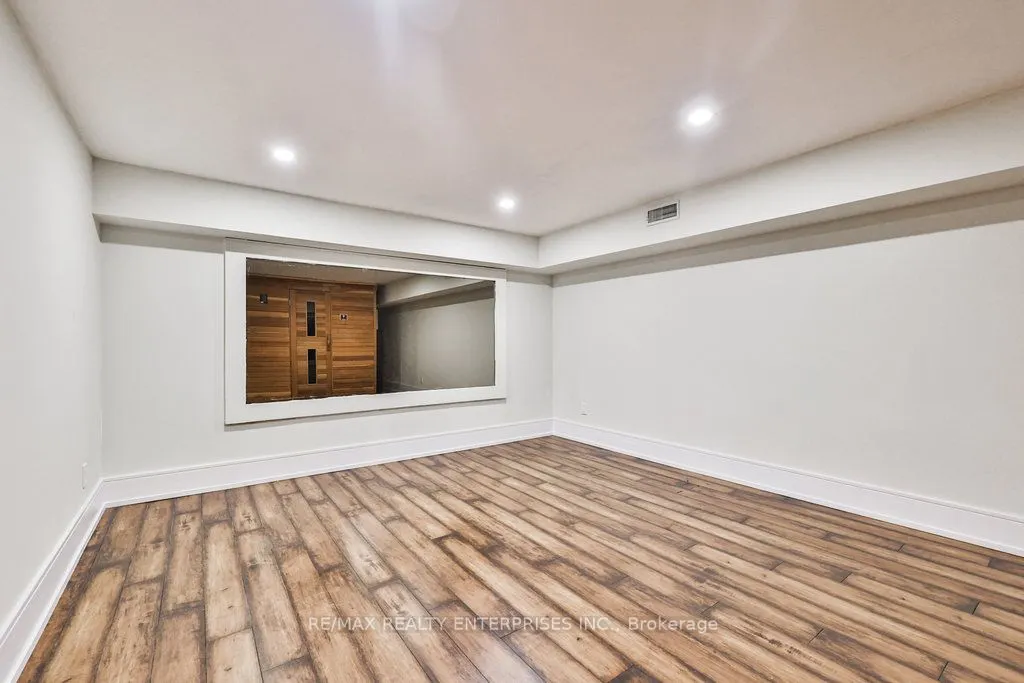 471 Country Club Crescent