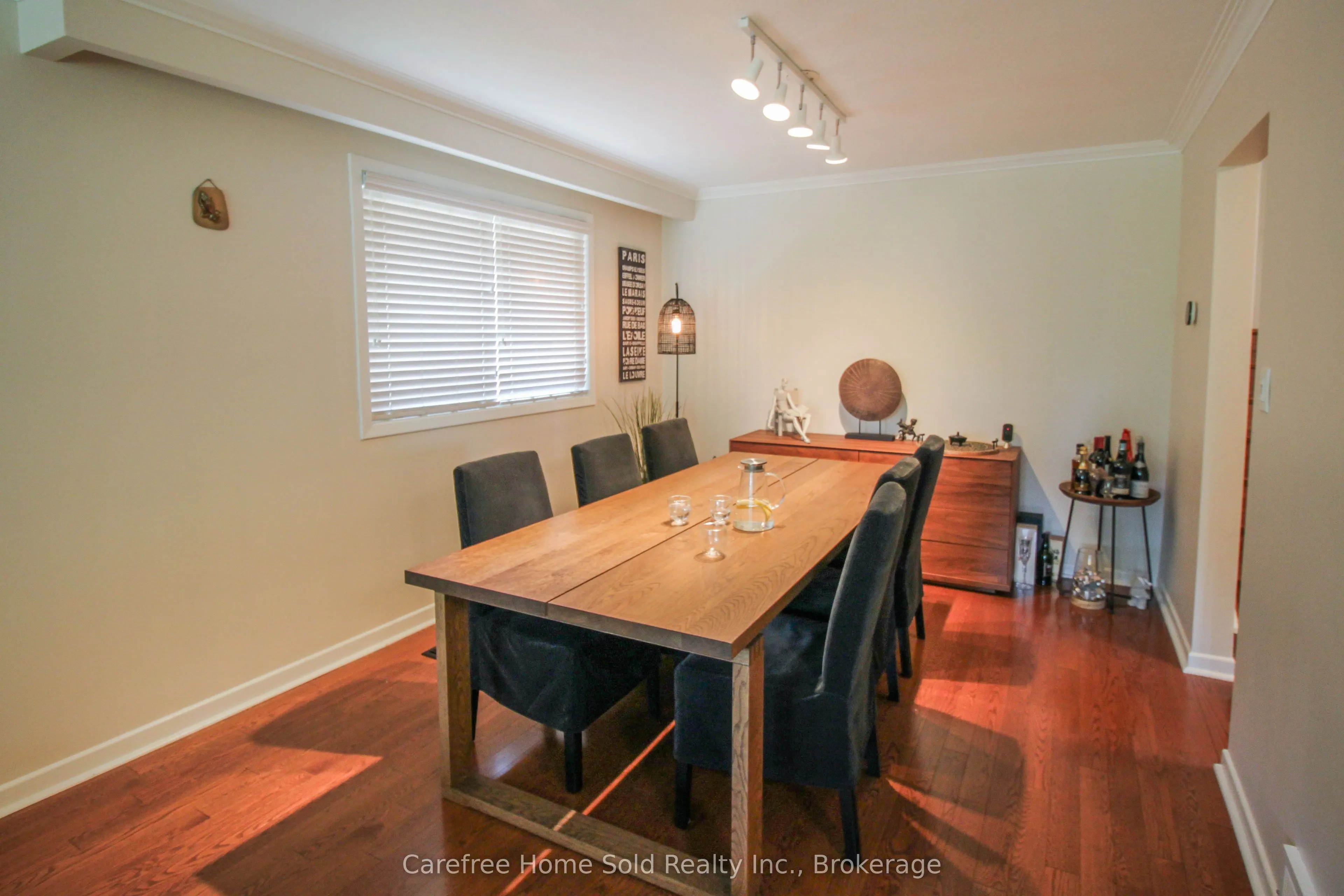 268 Mineola Road E