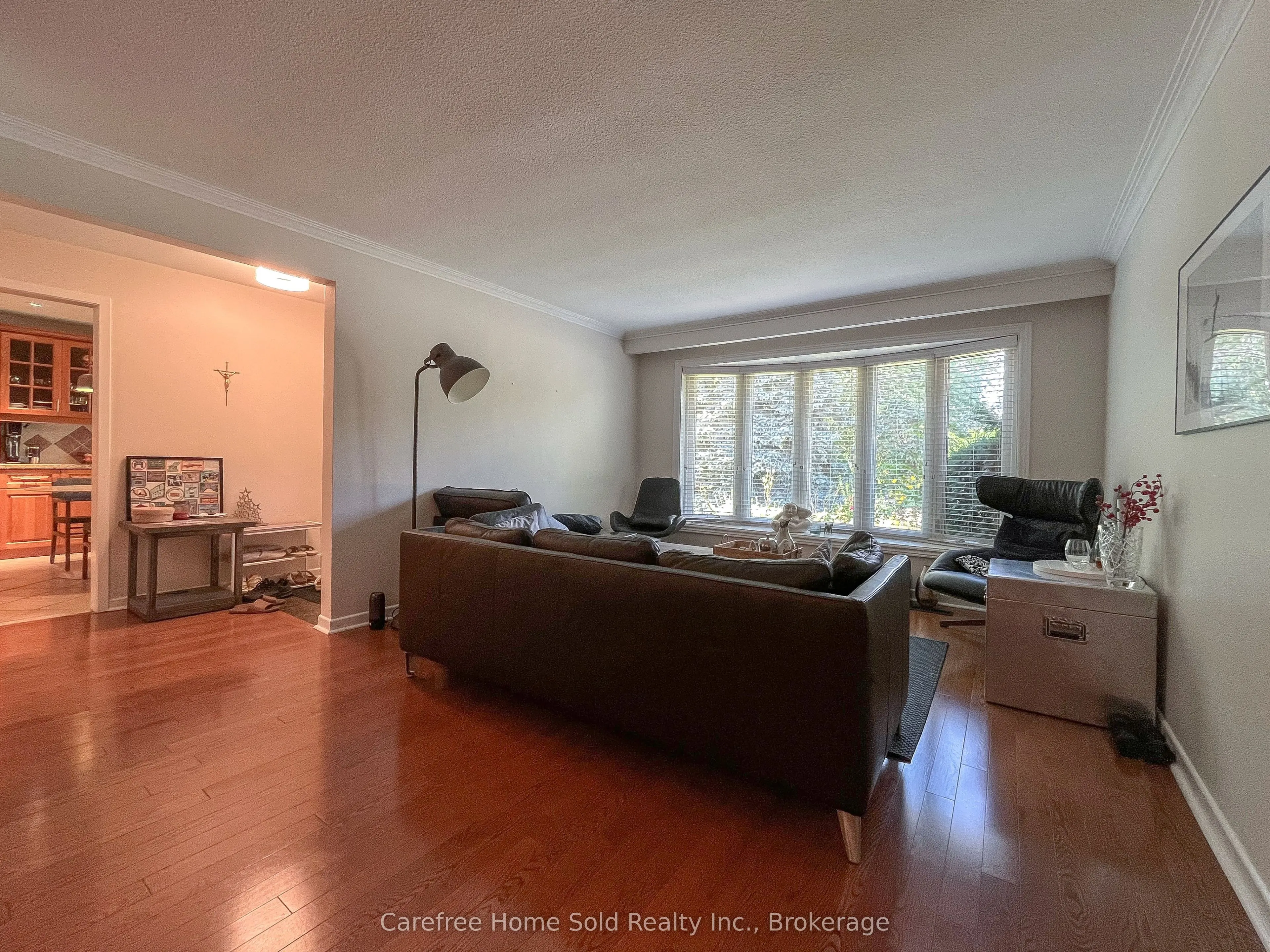 268 Mineola Road E