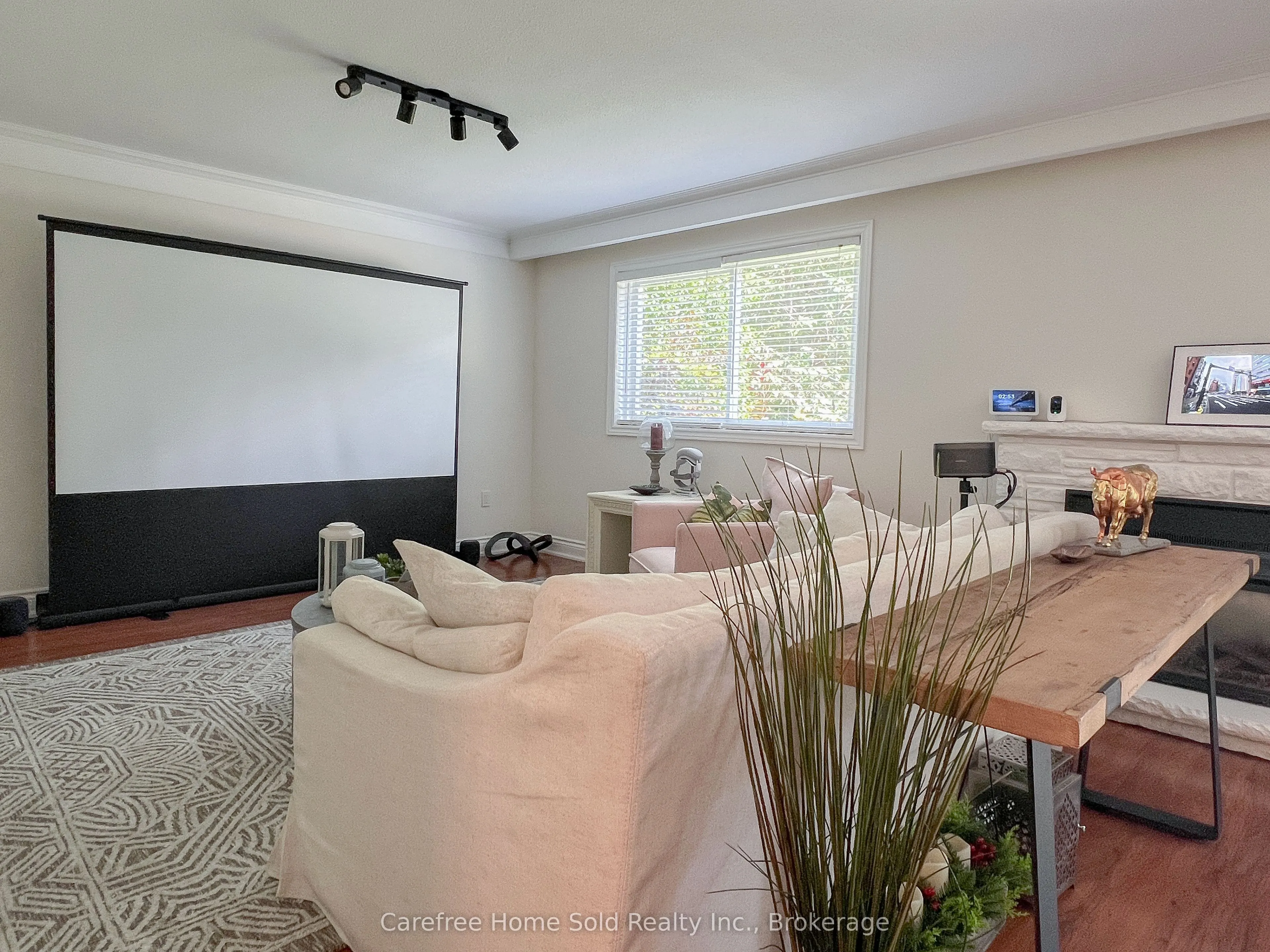 268 Mineola Road E