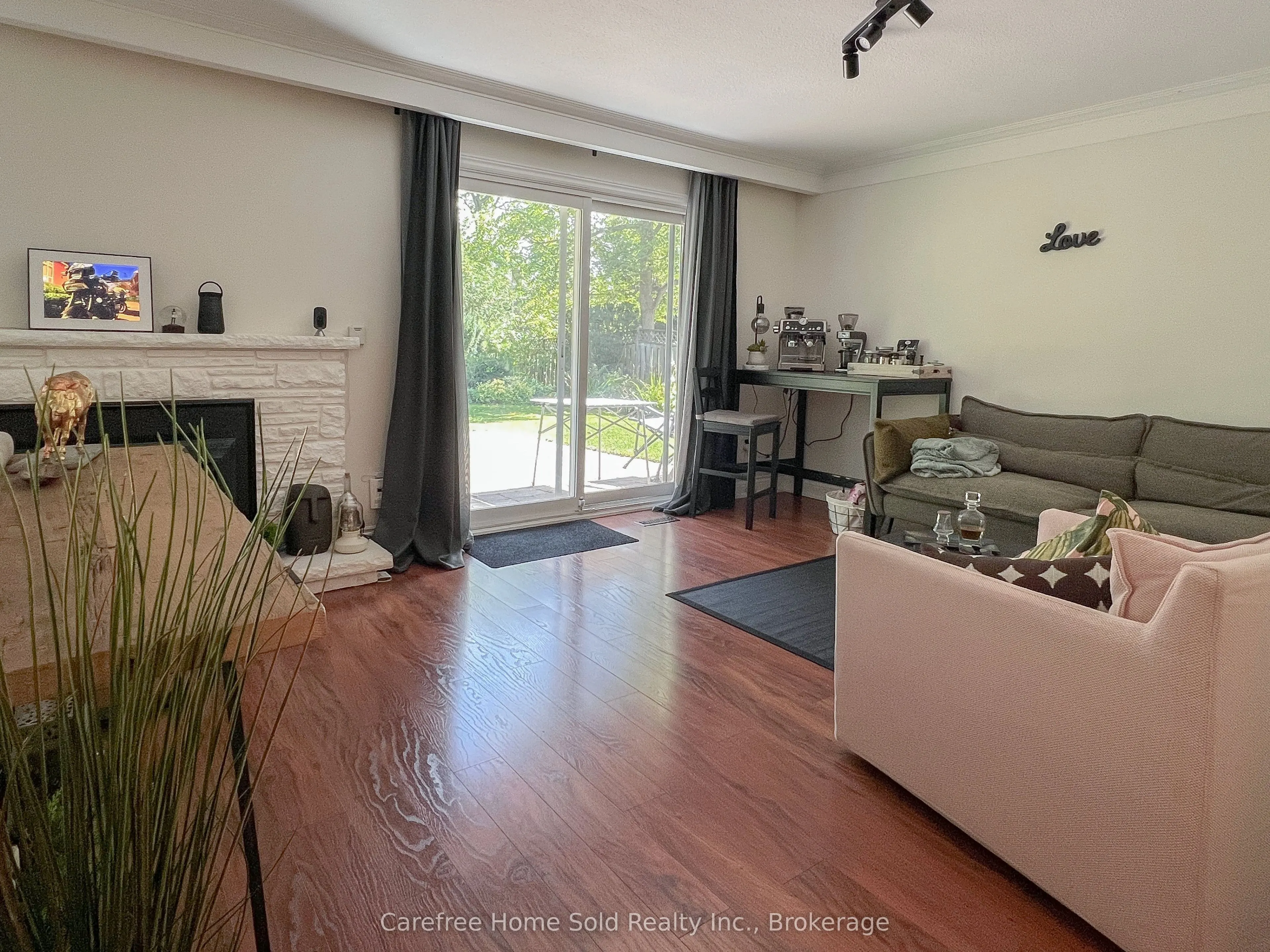 268 Mineola Road E