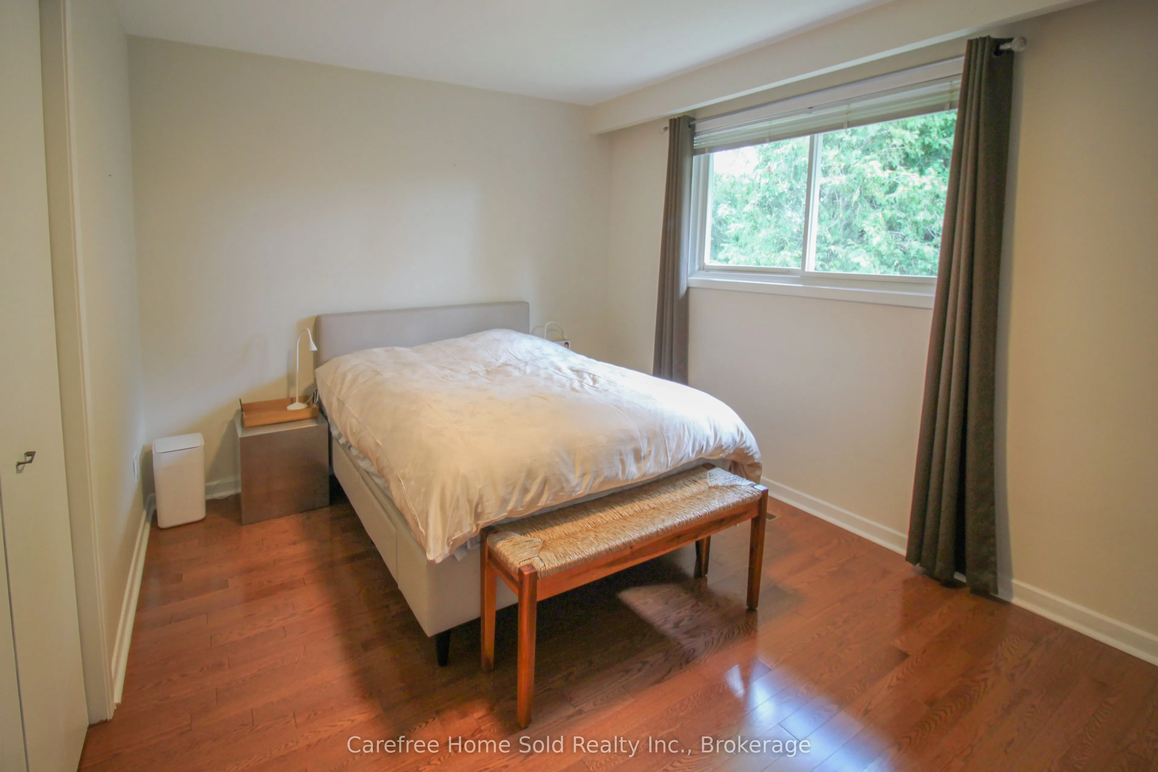 268 Mineola Road E