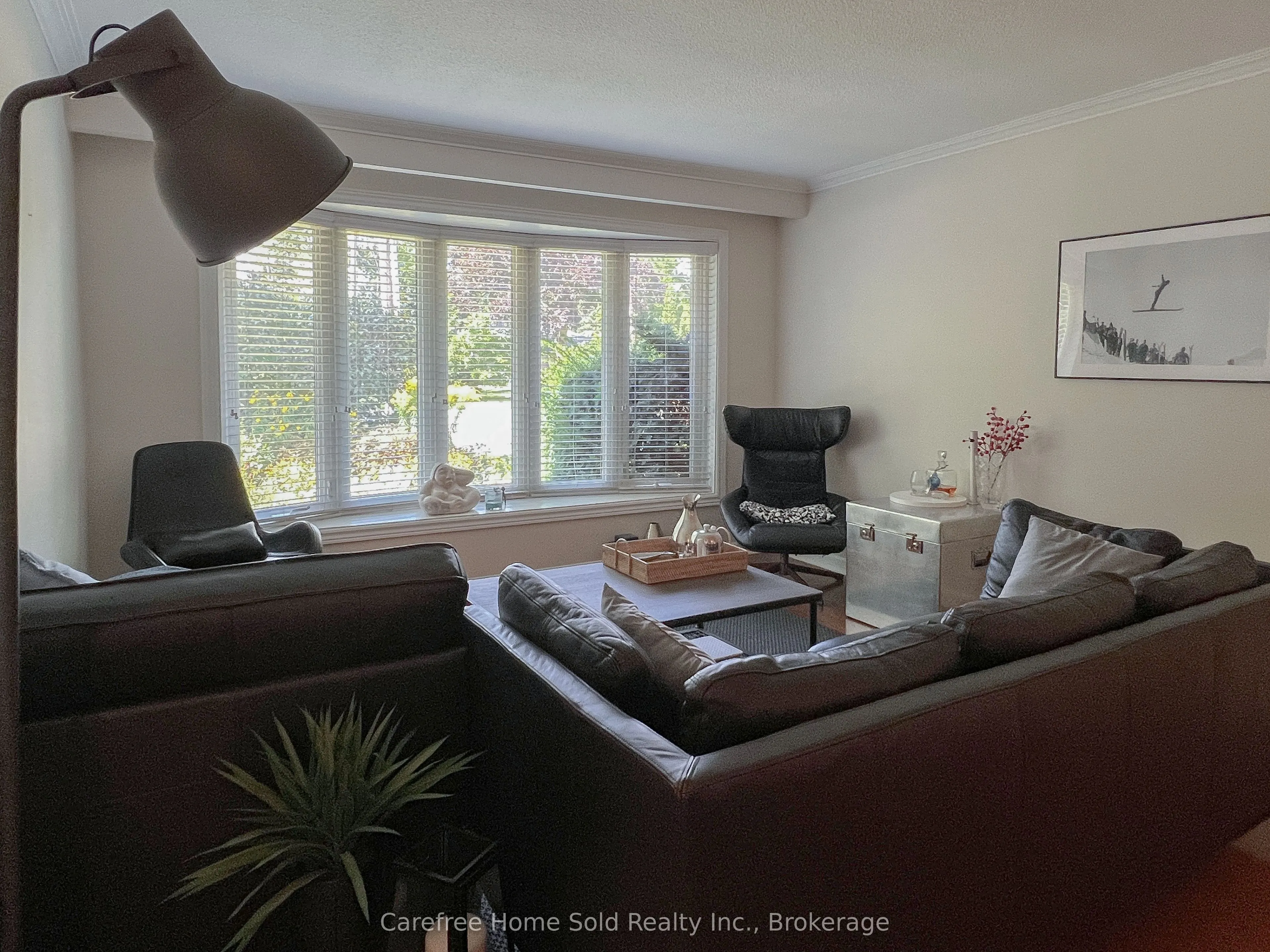 268 Mineola Road E