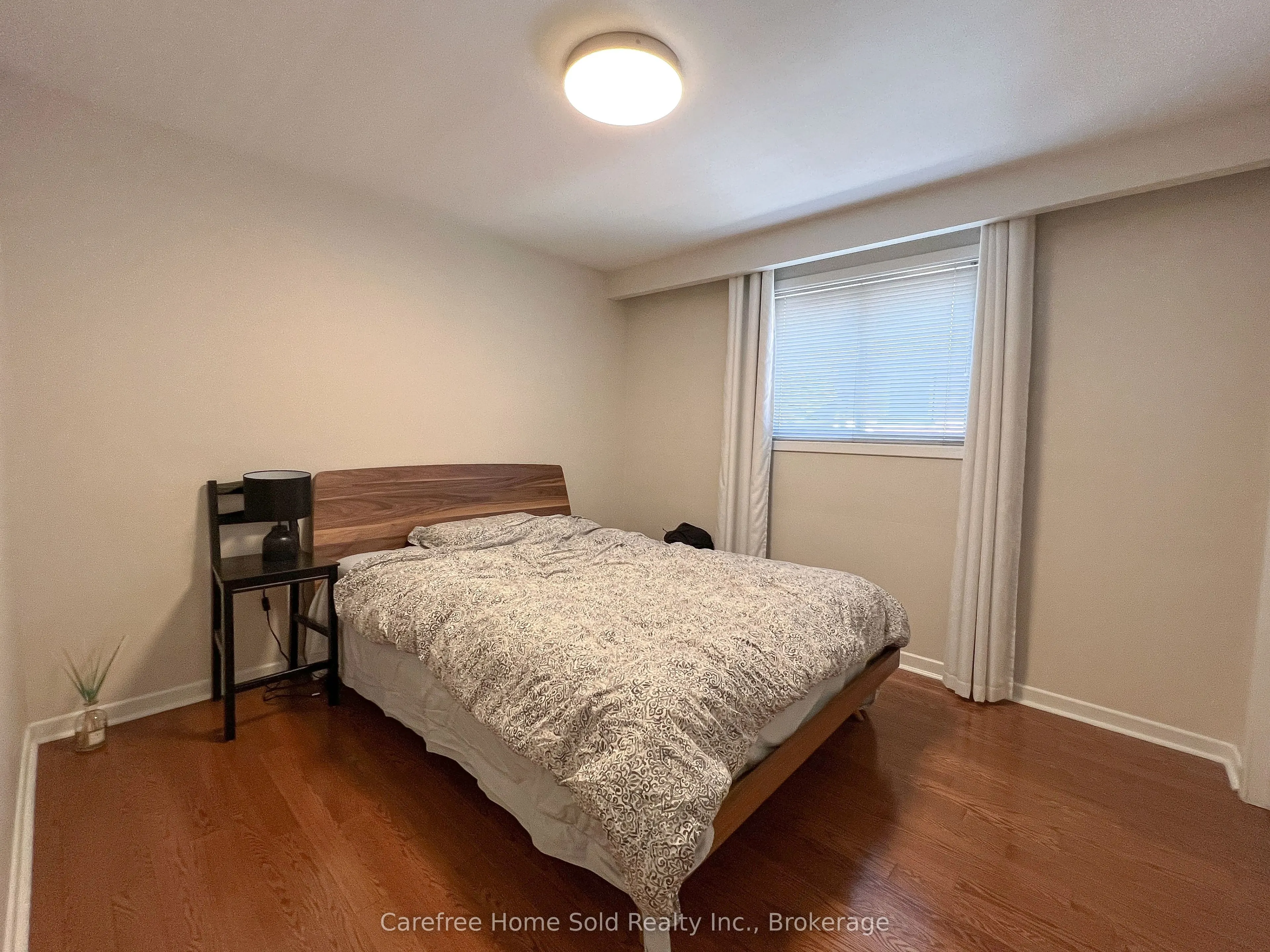 268 Mineola Road E