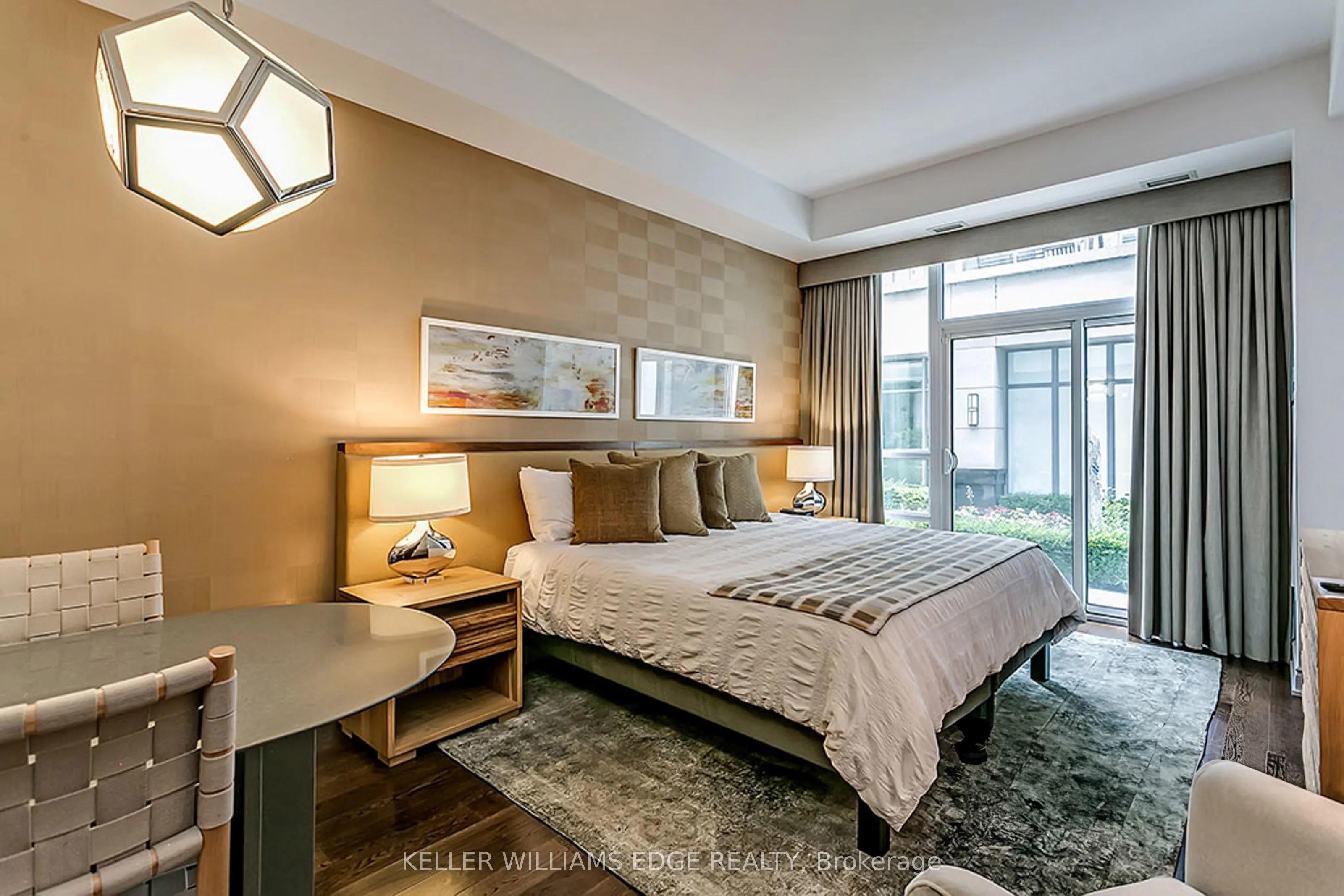 3500 Lakeshore Road W, #808