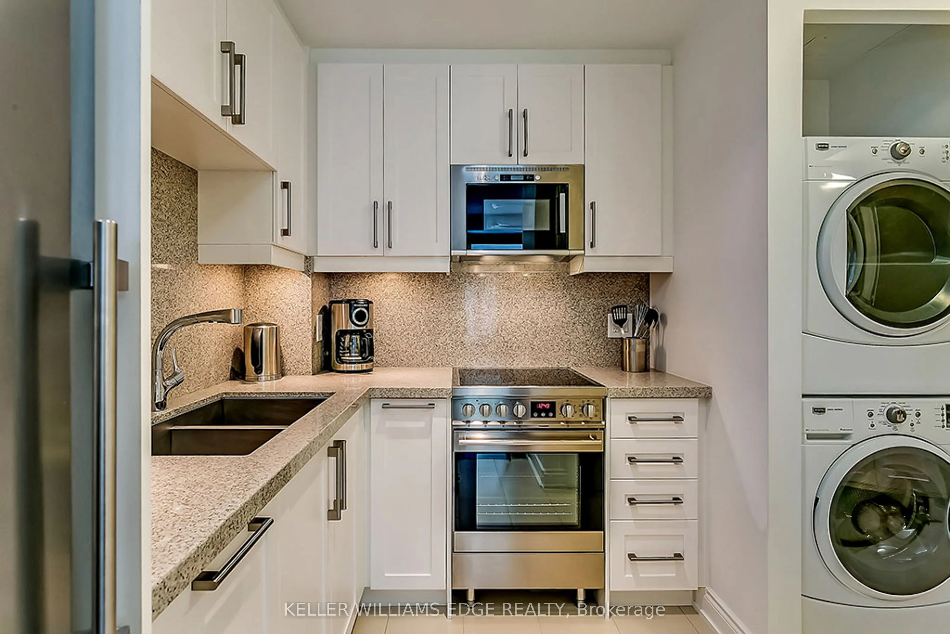 3500 Lakeshore Road W, #808