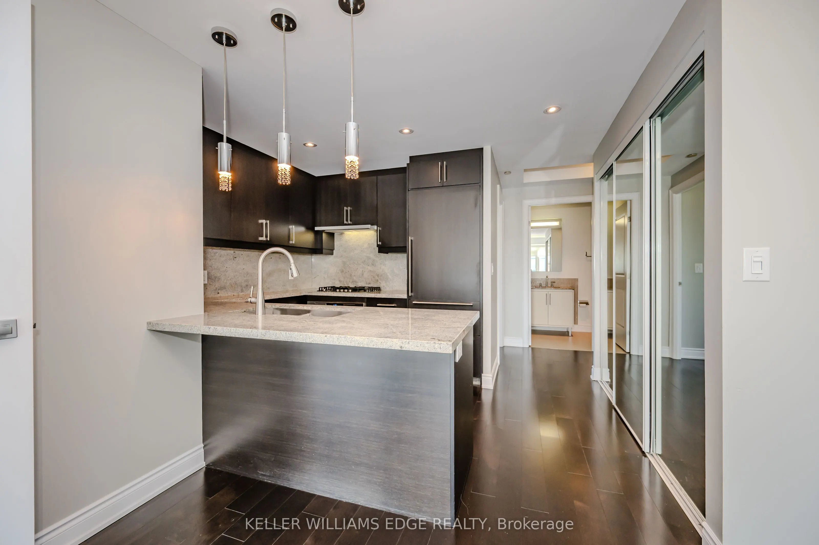 3500 Lakeshore Road W, #808