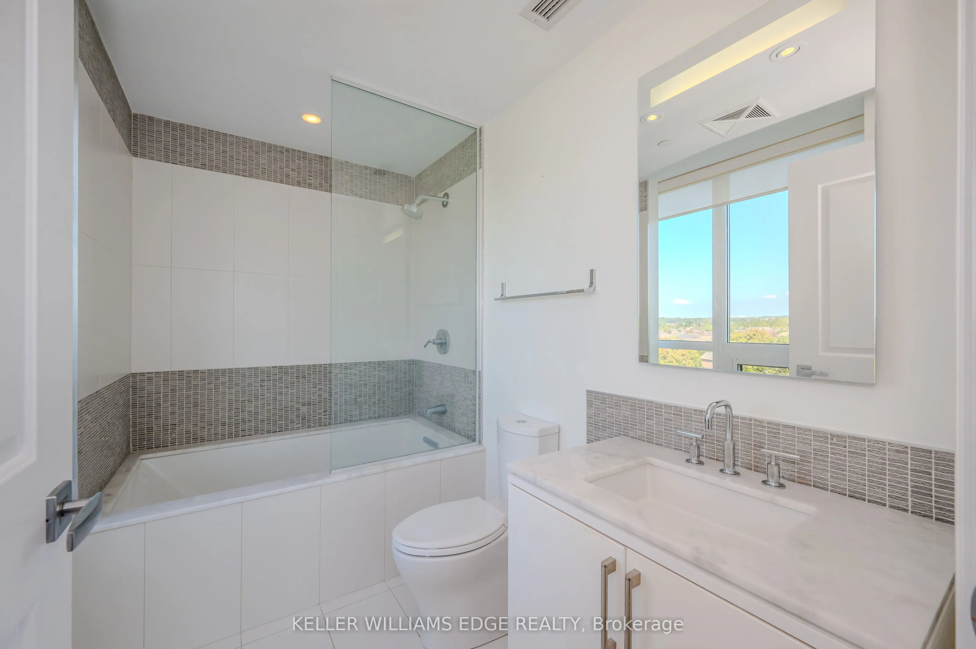 3500 Lakeshore Road W, #808