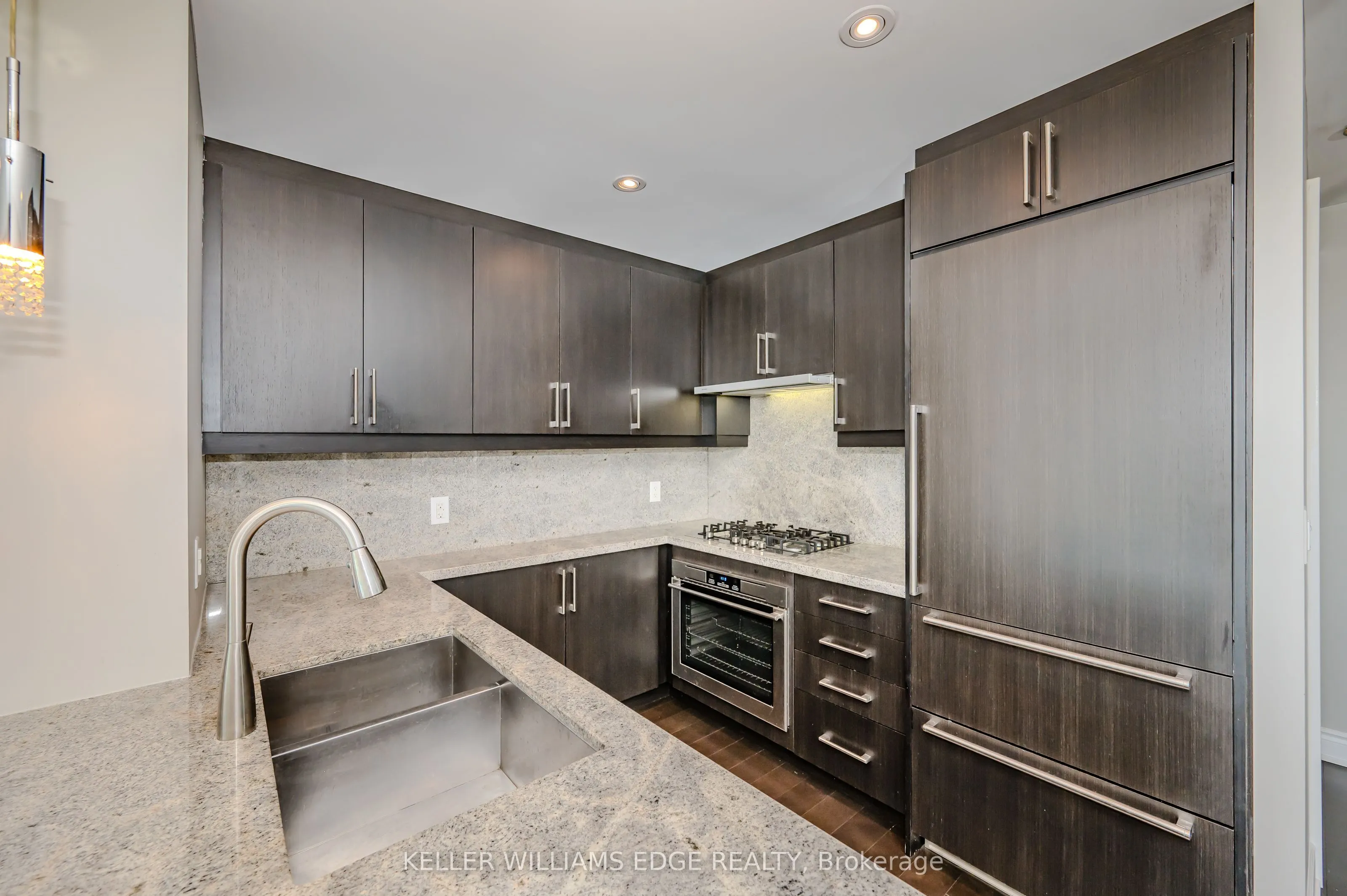 3500 Lakeshore Road W, #808
