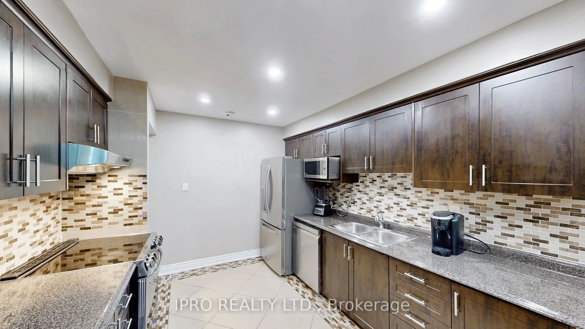 2798 Lindholm Crescent