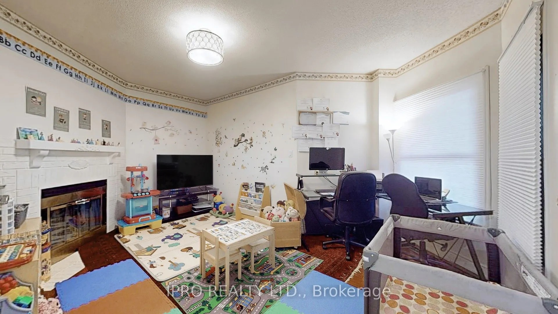 2798 Lindholm Crescent