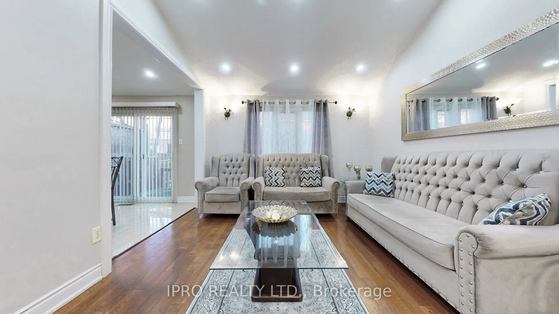 2798 Lindholm Crescent
