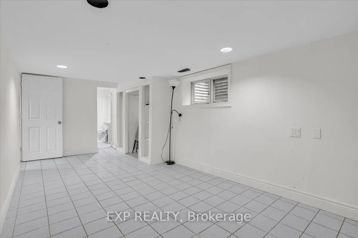 208 Lake Promenade