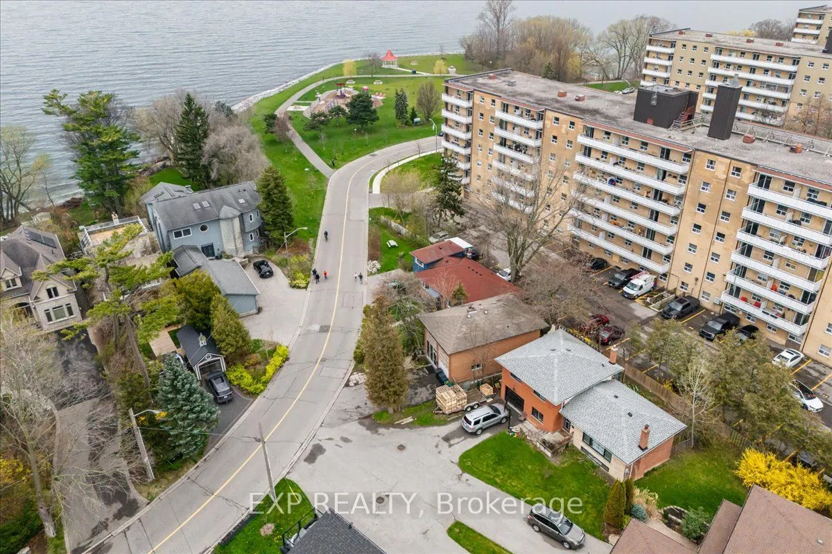 208 Lake Promenade