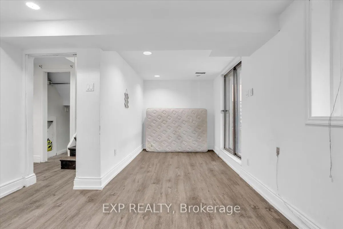 208 Lake Promenade