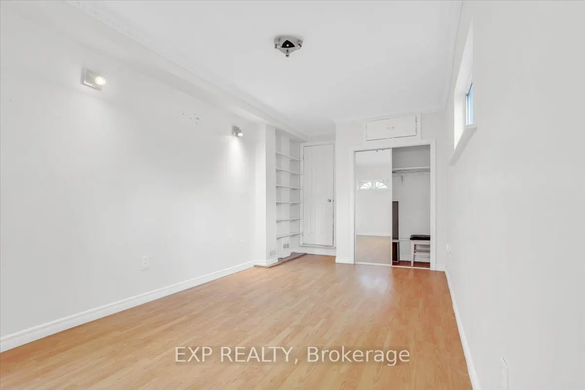208 Lake Promenade