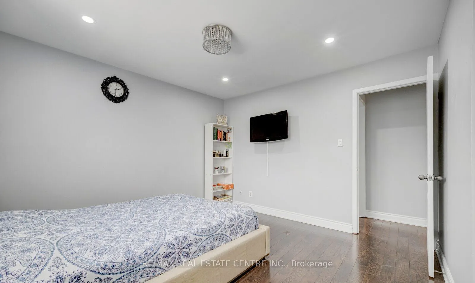 12 Charing Drive