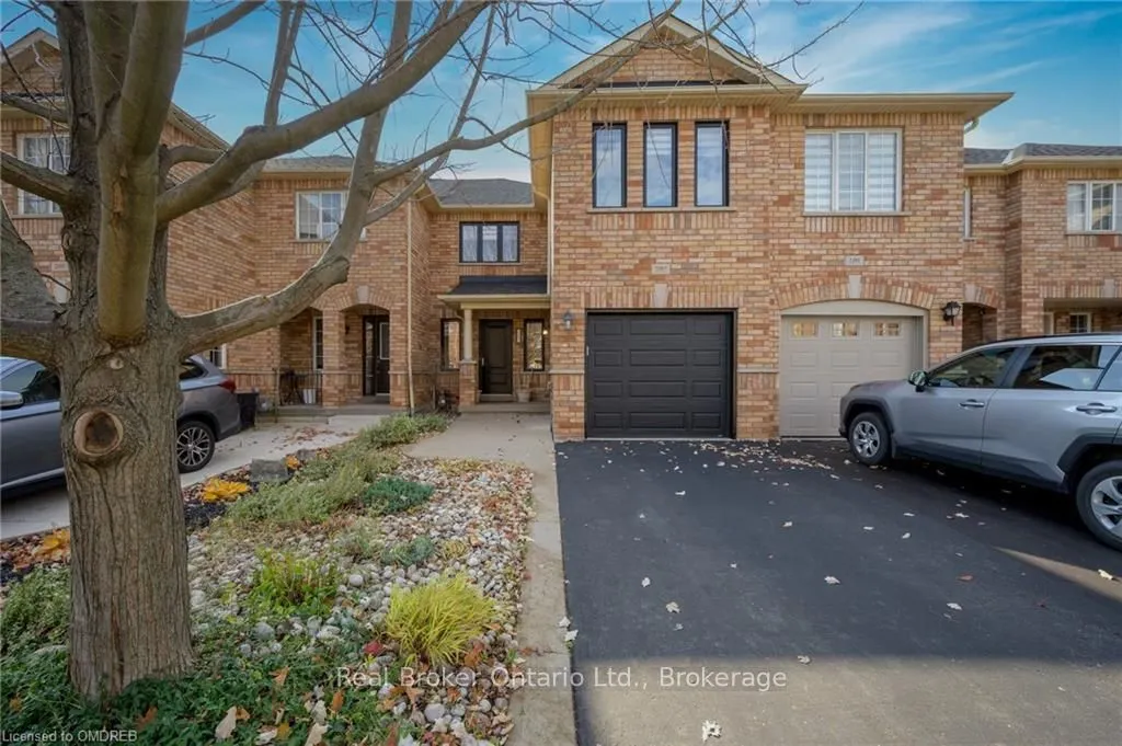 2493 Newcastle Crescent