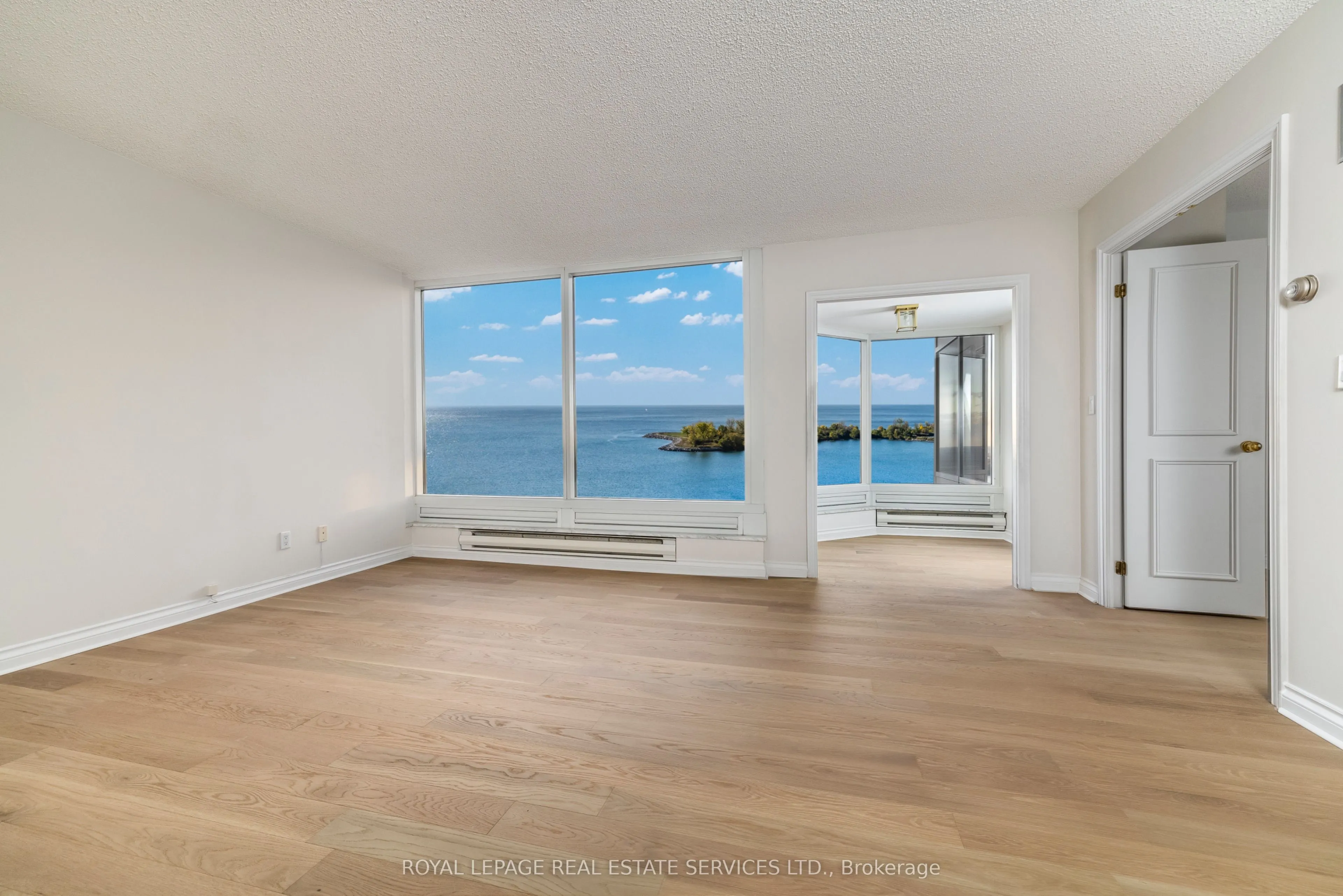 1 Palace Pier Court, #1605